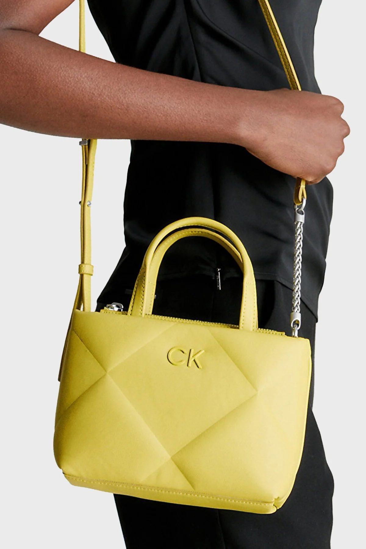 Calvin Klein Logolu Ayarlanabilir Askılı K60K611340ZAV Bayan Çanta K60K611340 ZAV Olive - 3