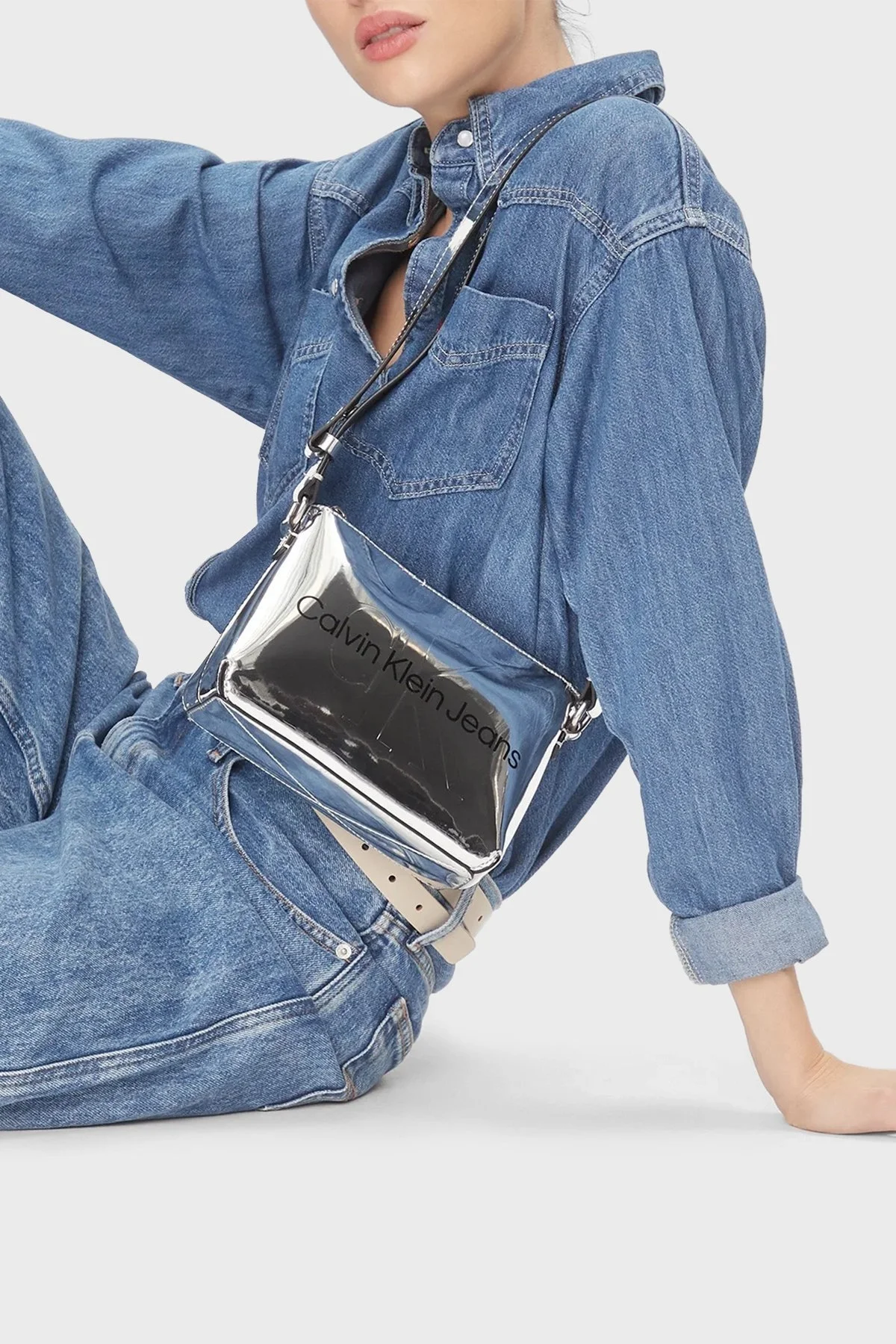 Calvin Klein Logolu Ayarlanabilir Askılı K60K6118620IM Bayan Çanta K60K611862 0IM GÜMÜŞ - 2