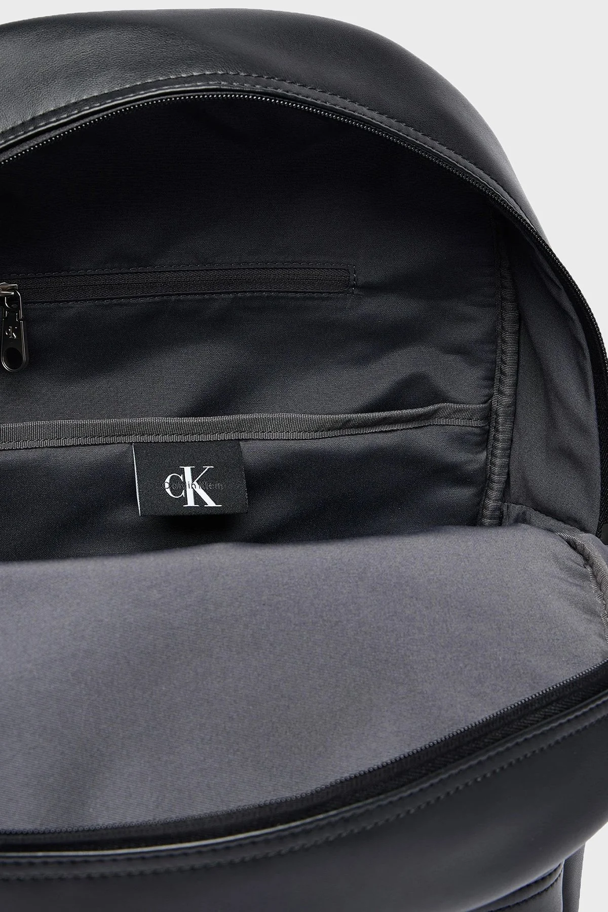 Calvin Klein Logolu Ayarlanabilir Askılı LV04D3417GUB1 Erkek Sırt Çantası LV04D3417G UB1 SİYAH - 6