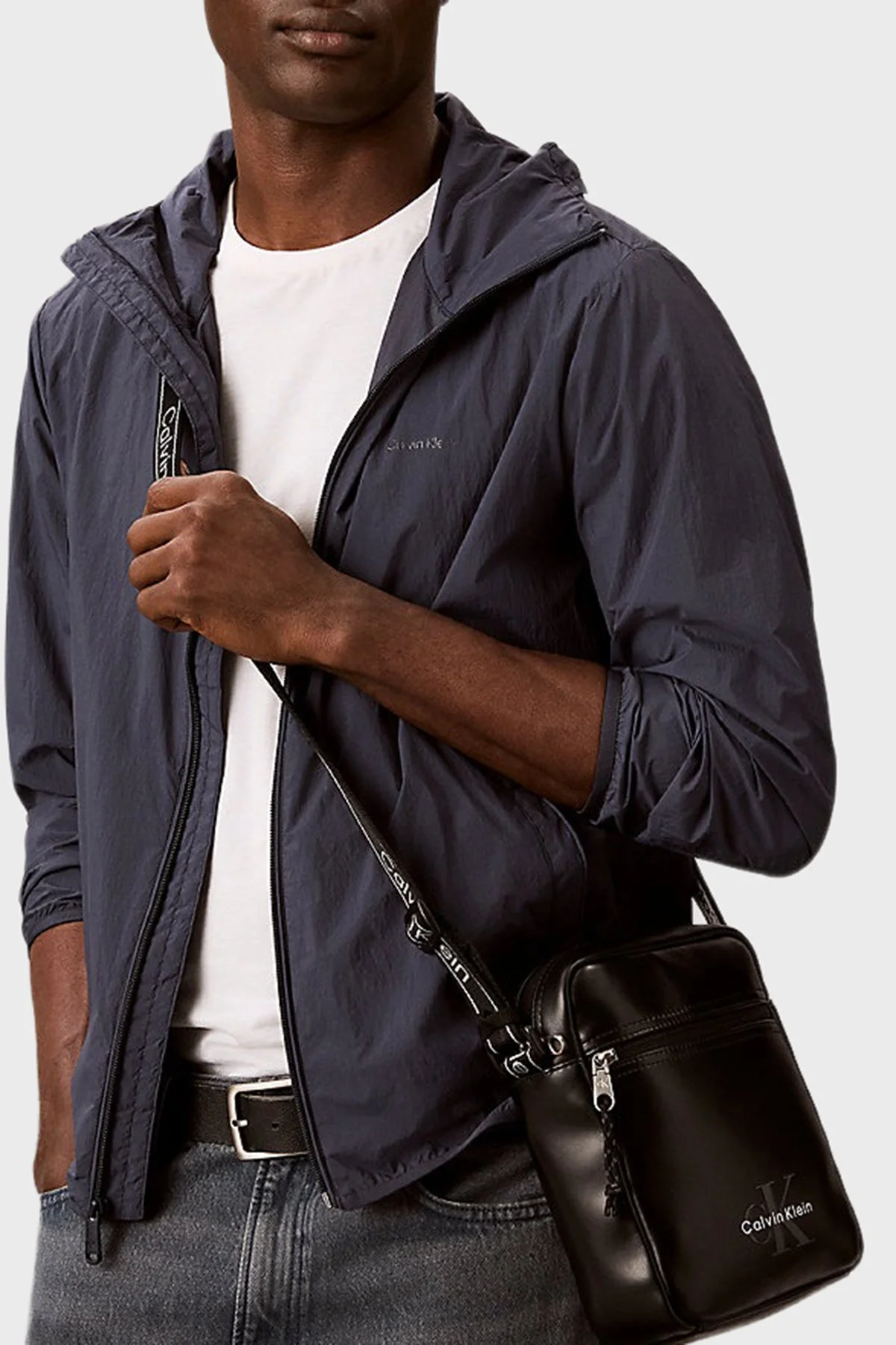 Calvin Klein Logolu Ayarlanabilir Askılı LV04D3418GUB1 Erkek Çanta LV04D3418G UB1 Siyah - 2