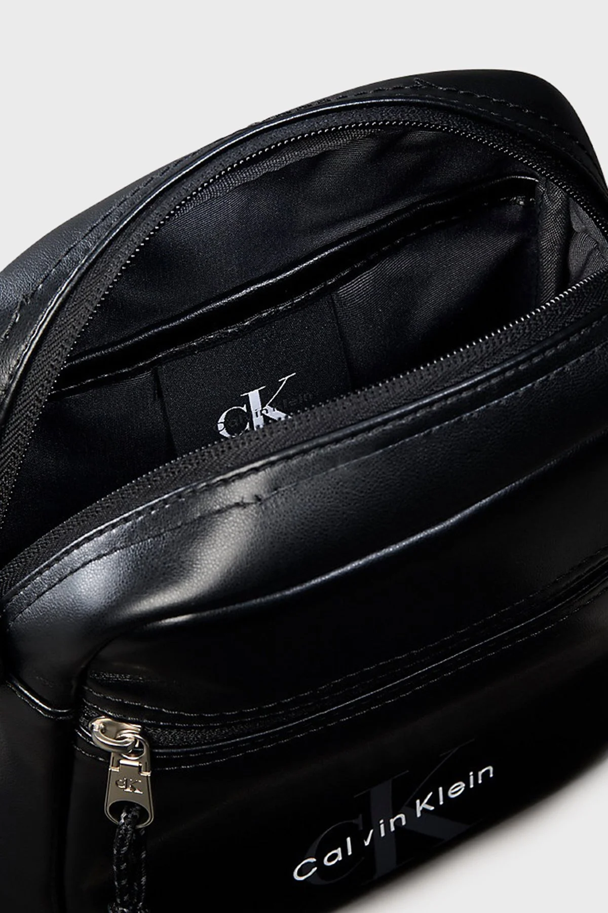 Calvin Klein Logolu Ayarlanabilir Askılı LV04D3418GUB1 Erkek Çanta LV04D3418G UB1 Siyah - 4