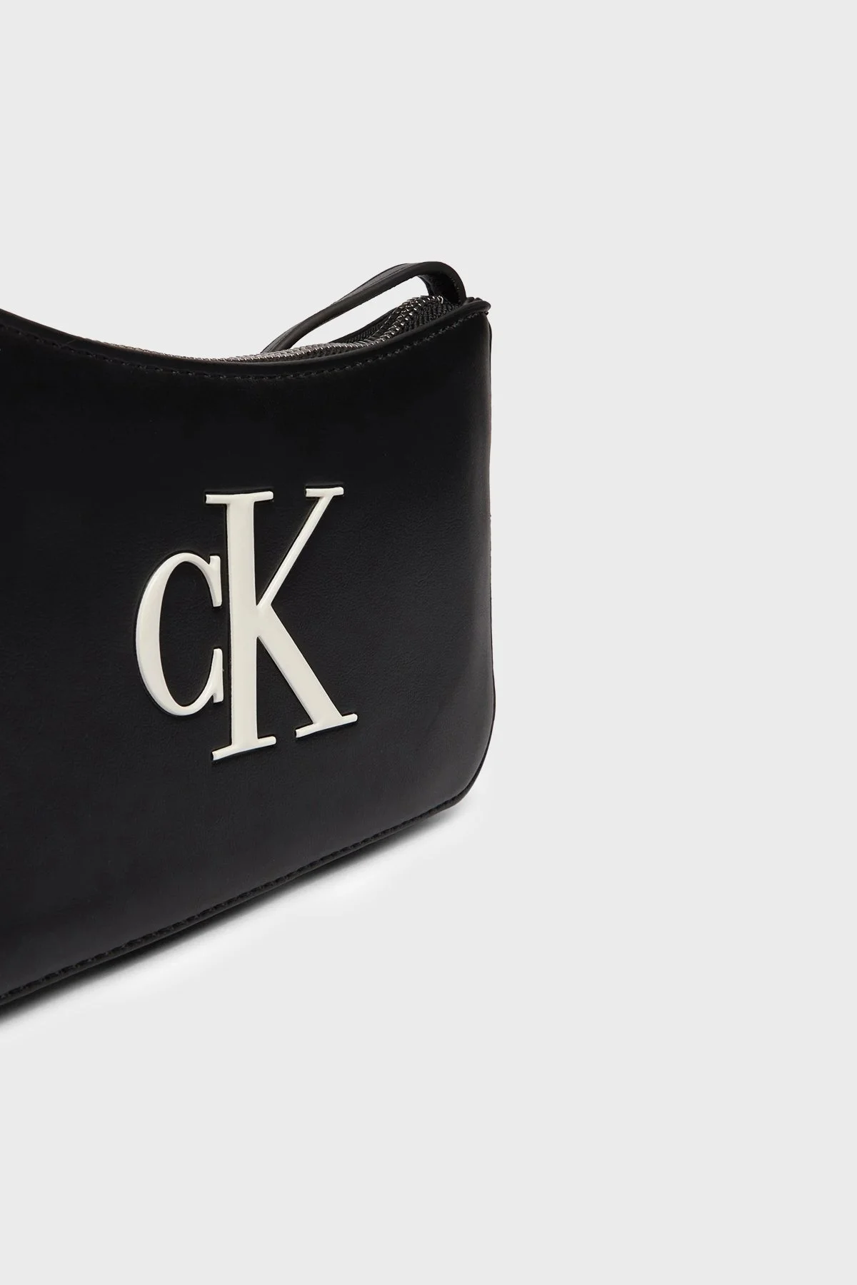 Calvin Klein Logolu Ayarlanabilir Askılı LV04F1125G3L2 Bayan Çanta LV04F1125G 3L2 SİYAH - 5