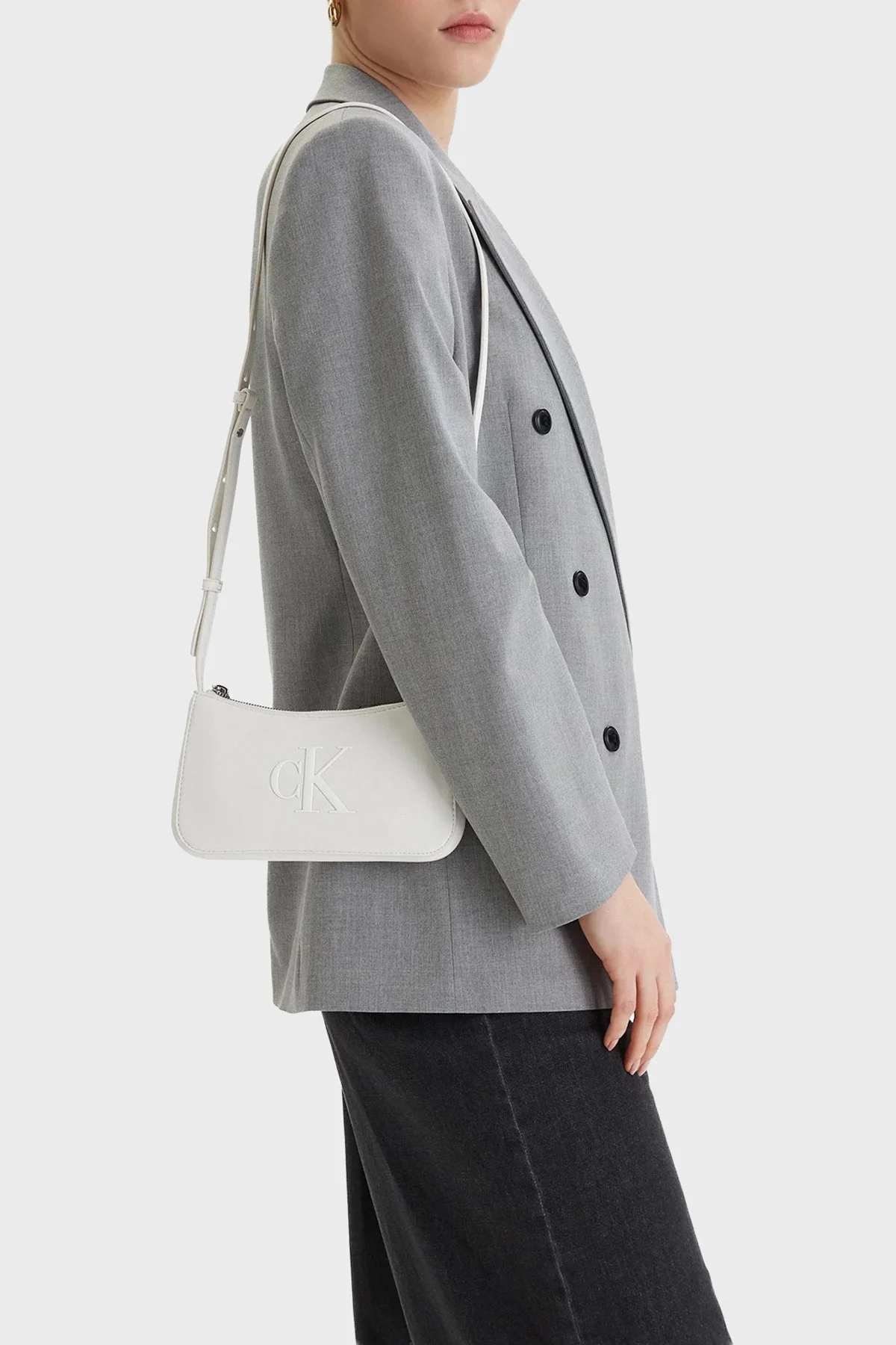 Calvin Klein Logolu Ayarlanabilir Askılı LV04F1125G4LX Bayan Çanta LV04F1125G 4LX BEYAZ - 2