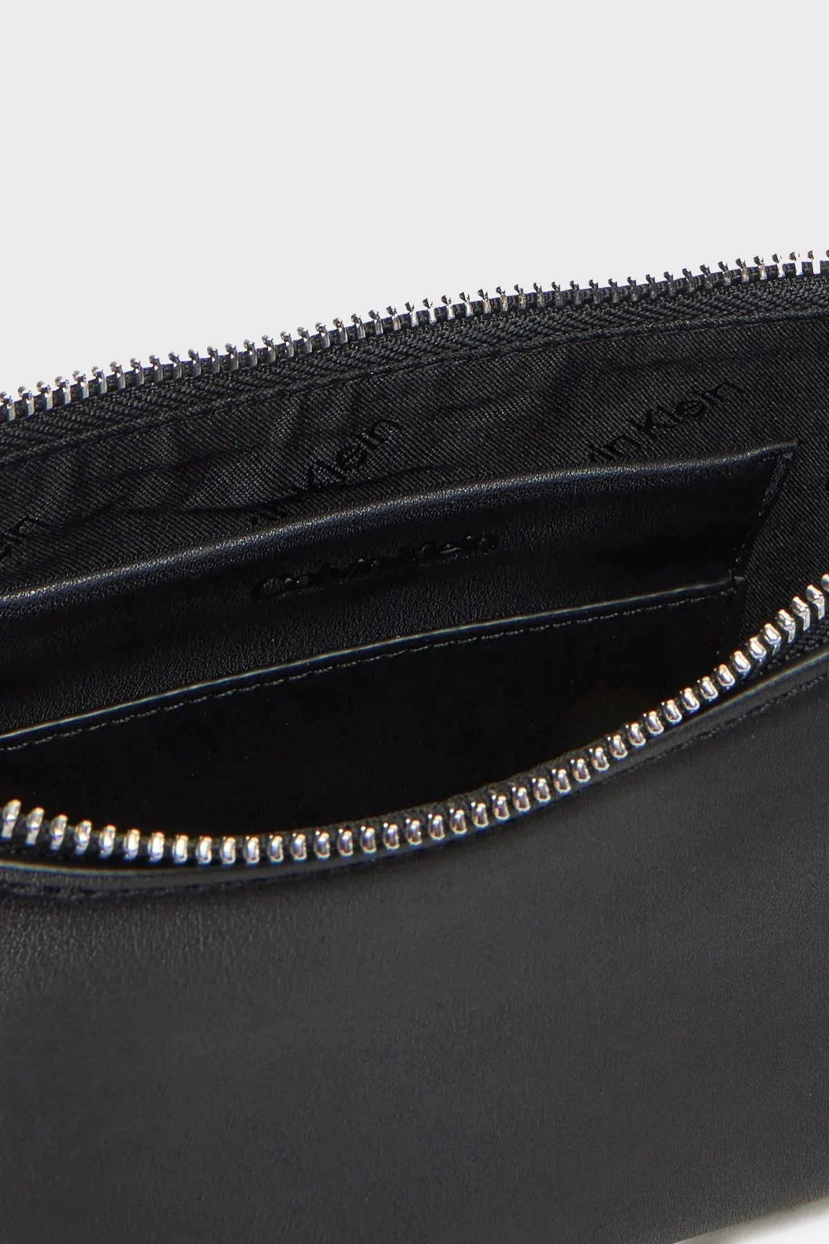 Calvin Klein Logolu Ayarlanabilir Askılı LV04F3095GUB1 Bayan Çanta LV04F3095G UB1 SİYAH - 4