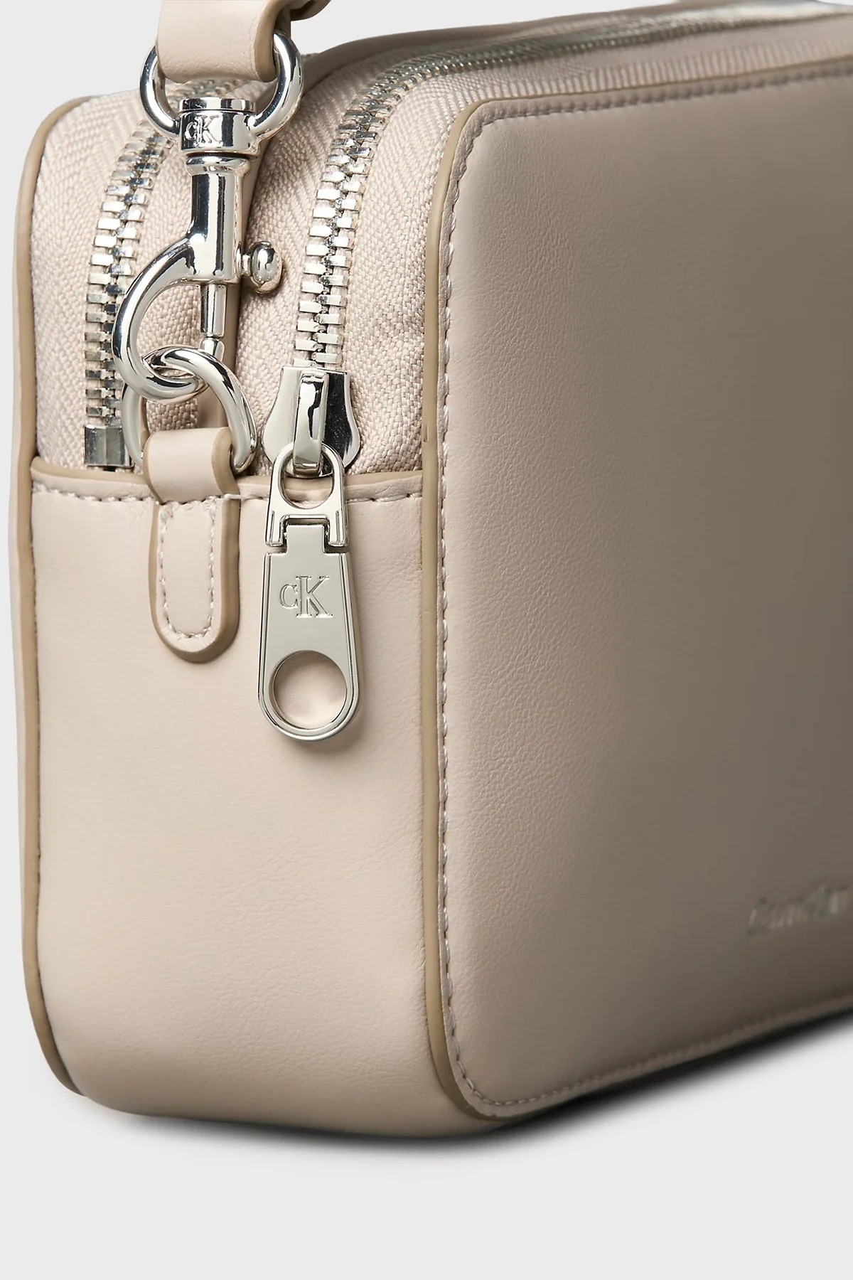 Calvin Klein Logolu Ayarlanabilir Askılı LV04F3165G2QO Bayan Çanta LV04F3165G 2QO TAŞ - 4