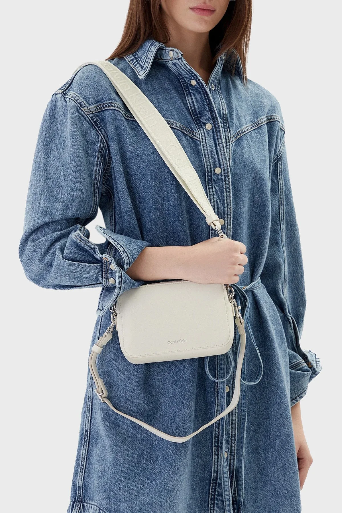 Calvin Klein Logolu Ayarlanabilir Askılı LV04F3165GFUP Bayan Çanta LV04F3165G FUP EKRU - 2