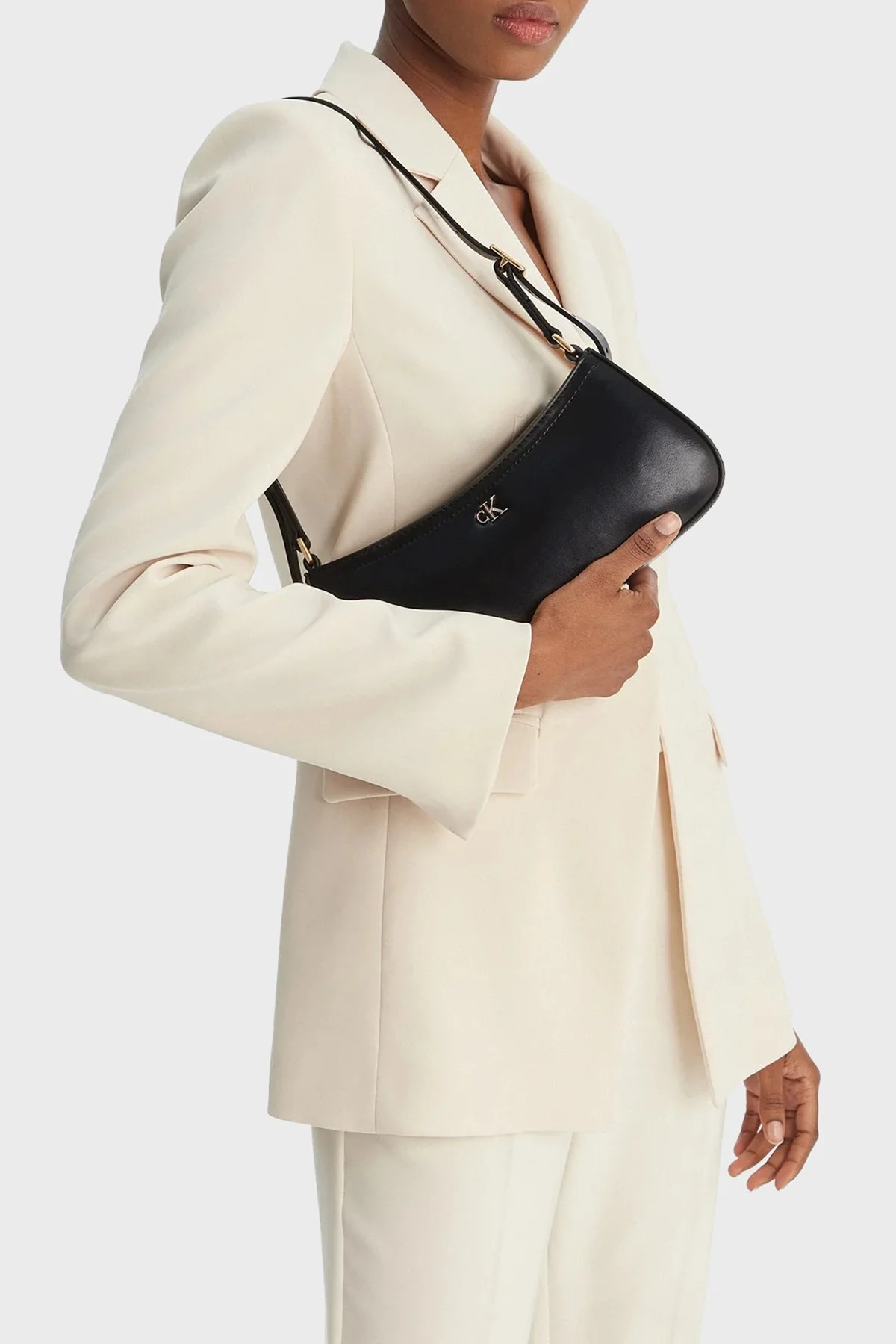 Calvin Klein Logolu Ayarlanabilir Askılı LV04F3170GUB1 Bayan Çanta LV04F3170G UB1 SİYAH - 2