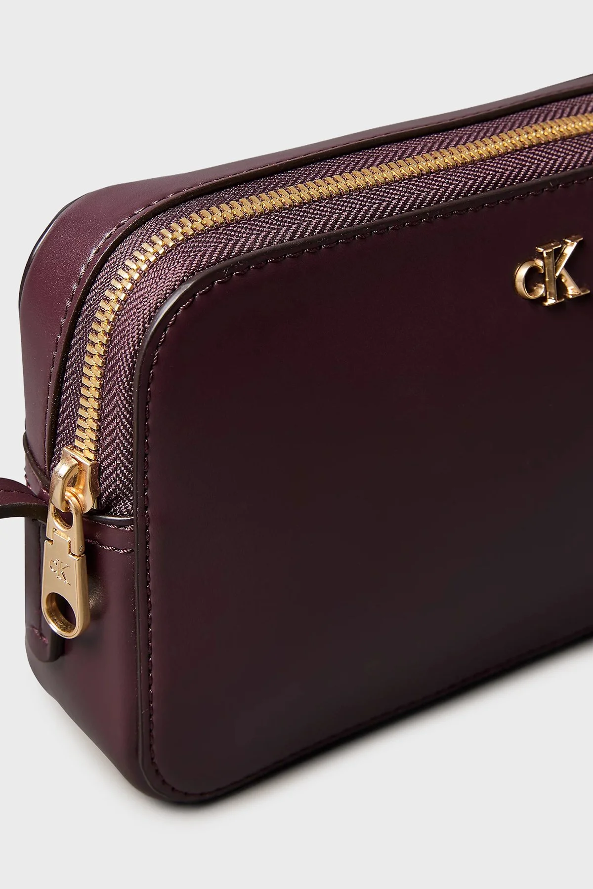 Calvin Klein Logolu Ayarlanabilir Askılı LV04F3173GBAP Bayan Çanta LV04F3173G BAP BORDO - 4