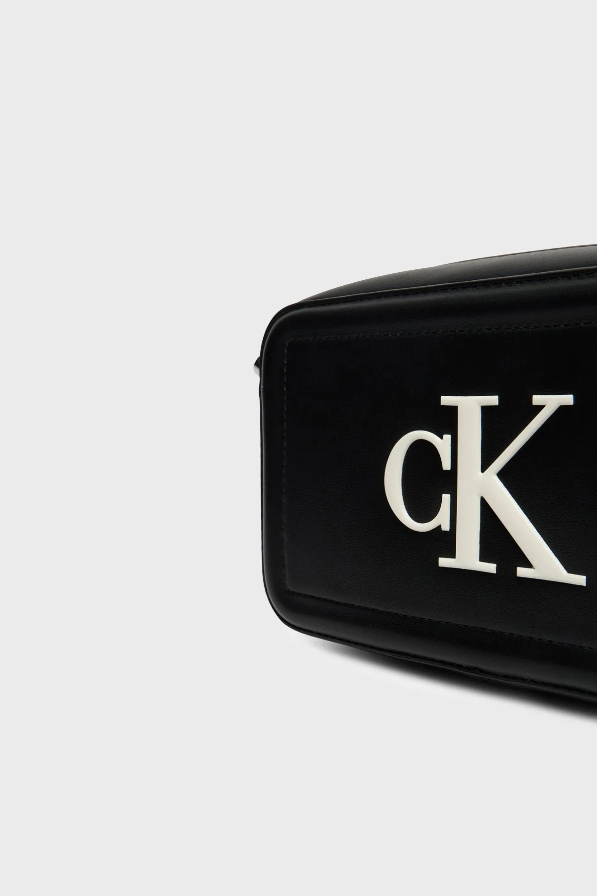 Calvin Klein Logolu Ayarlanabilir Askılı LV04F3220G3L2 Bayan Çanta LV04F3220G 3L2 SİYAH - 5