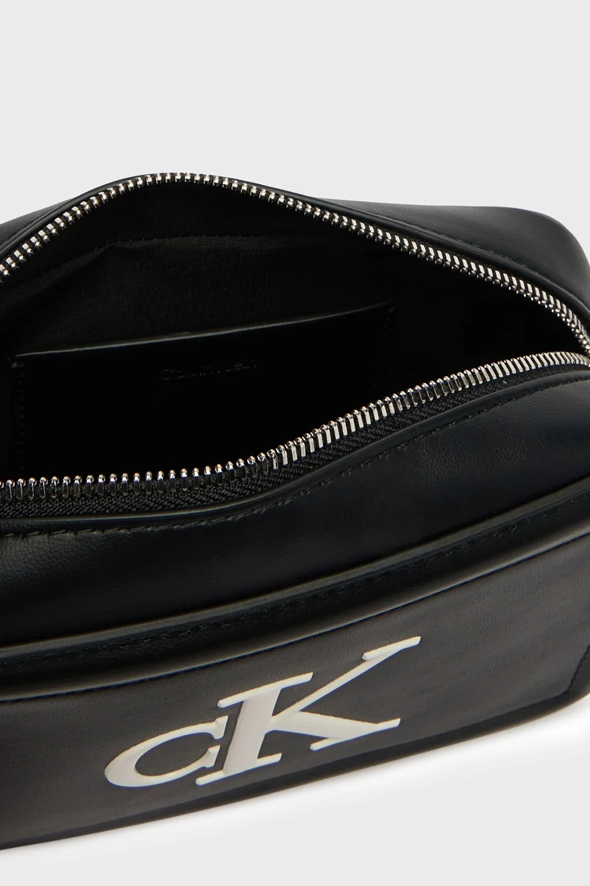 Calvin Klein Logolu Ayarlanabilir Askılı LV04F3220G3L2 Bayan Çanta LV04F3220G 3L2 SİYAH - 6