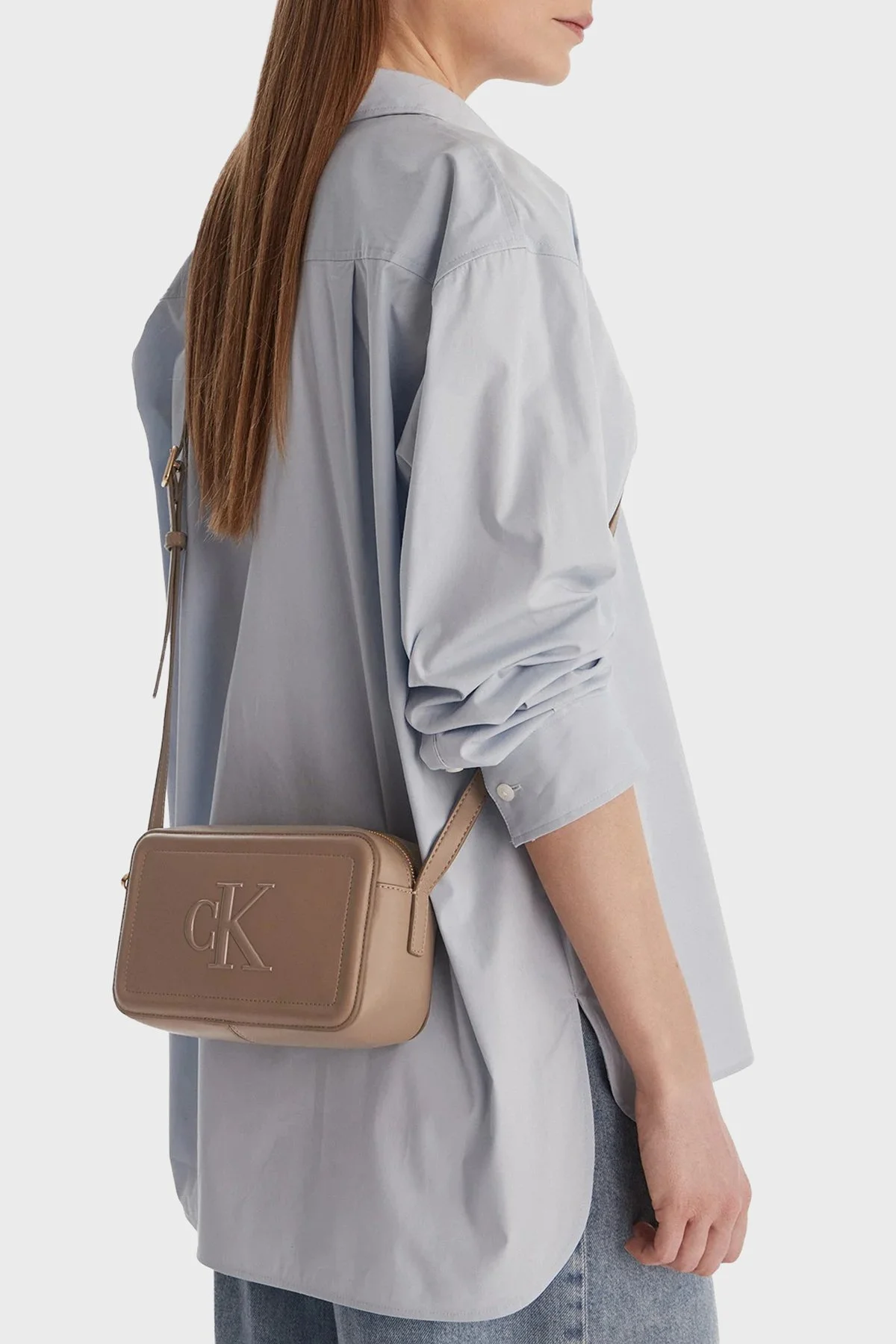 Calvin Klein Logolu Ayarlanabilir Askılı LV04F3220GVFU Bayan Çanta LV04F3220G VFU TOPRAK - 2