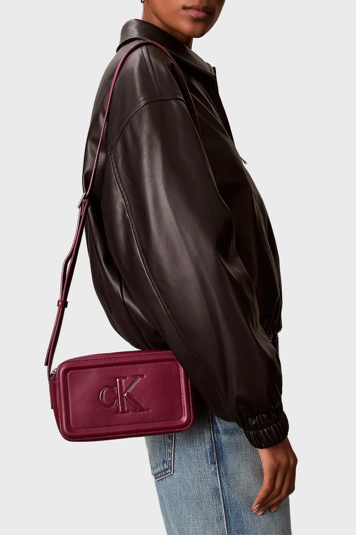 Calvin Klein Logolu Ayarlanabilir Askılı LV04F3220GZ1K Bayan Çanta LV04F3220G Z1K BORDO - 2