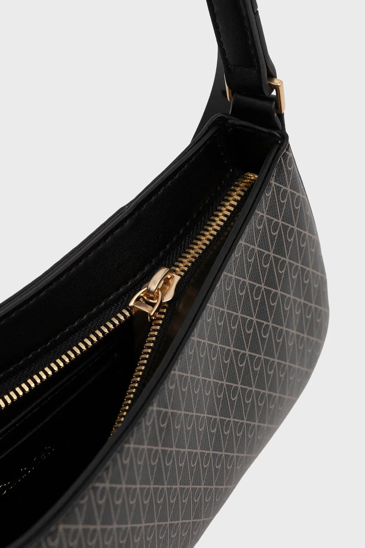 Calvin Klein Logolu Ayarlanabilir Askılı LV04F3324G2XA Bayan Çanta LV04F3324G 2XA SİYAH - 6