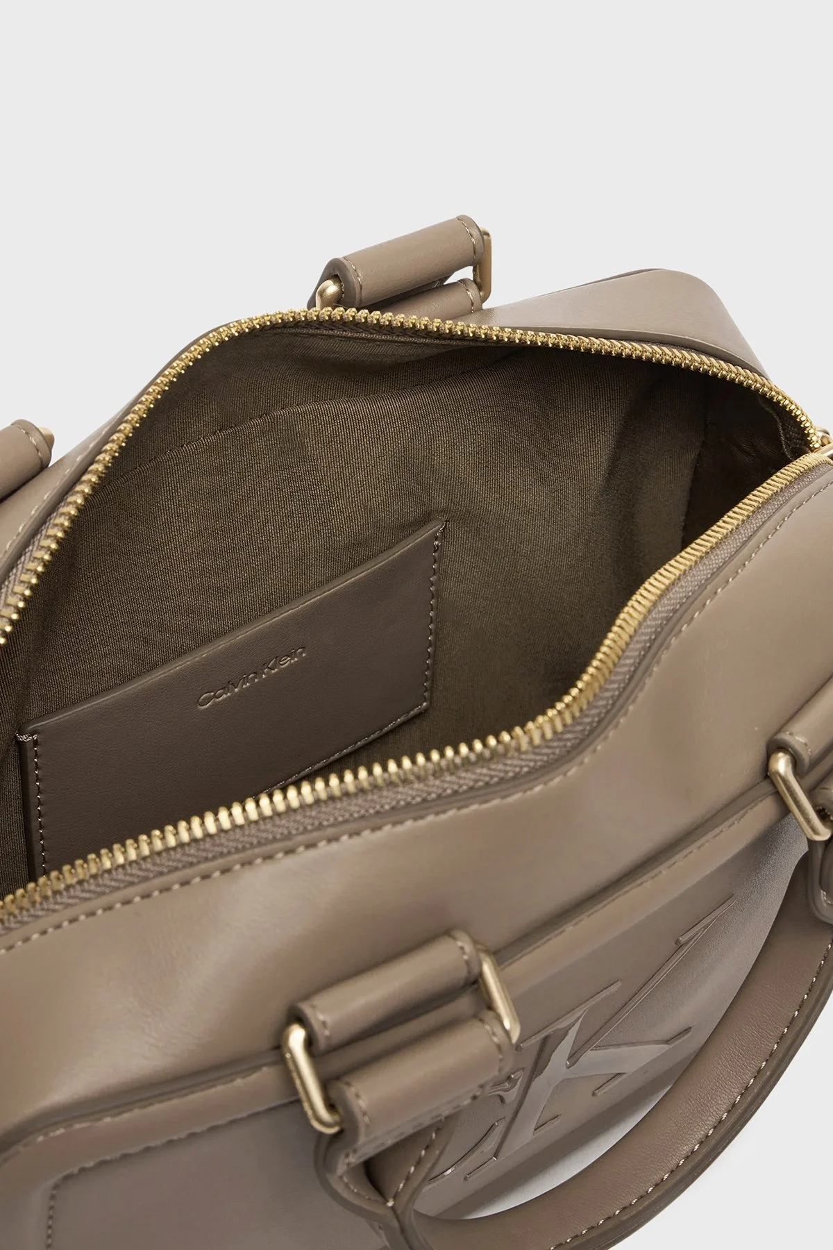 Calvin Klein Logolu Ayarlanabilir Askılı LV04F3411GVFU Bayan Çanta LV04F3411G VFU TOPRAK - 6