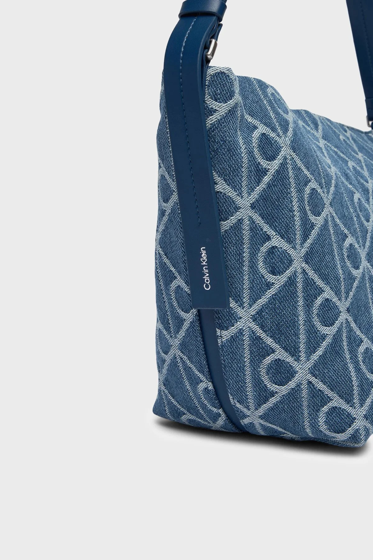 Calvin Klein Logolu Ayarlanabilir Askılı LV04F3432GYBN Bayan Çanta LV04F3432G YBN MAVİ - 5