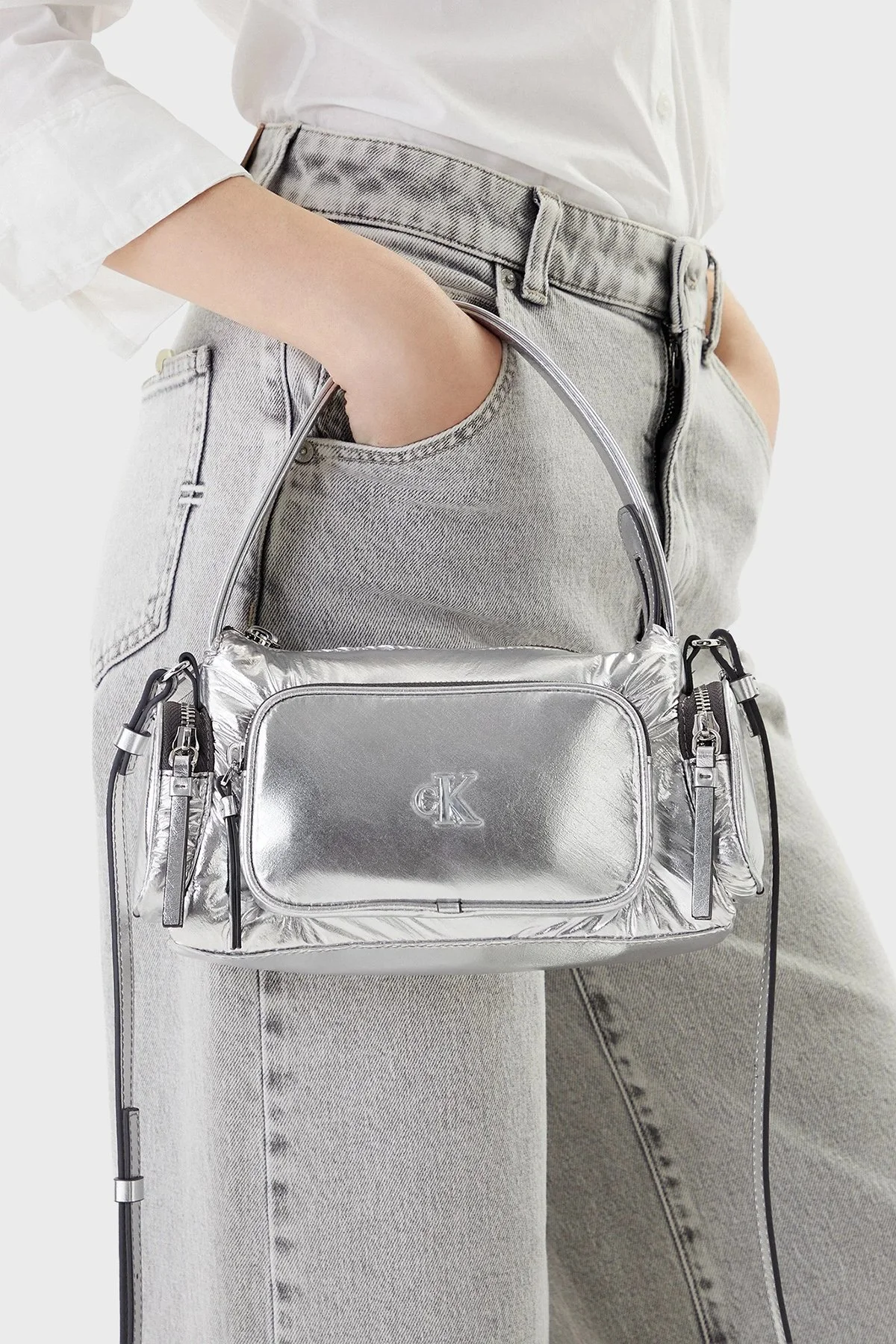 Calvin Klein Logolu Ayarlanabilir Askılı LV04F3443GBY2 Bayan Çanta LV04F3443G BY2 GÜMÜŞ - 2