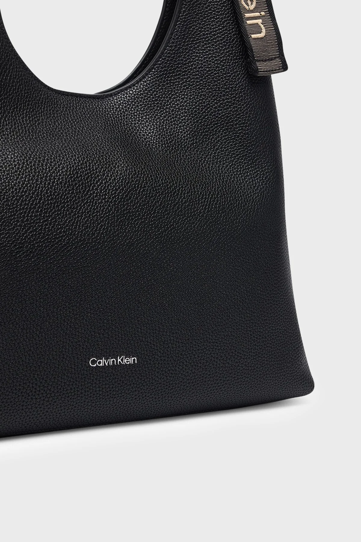 Calvin Klein Logolu Ayarlanabilir Askılı LV04F3643GUB1 Kadın Çanta LV04F3643G UB1 SİYAH - 5
