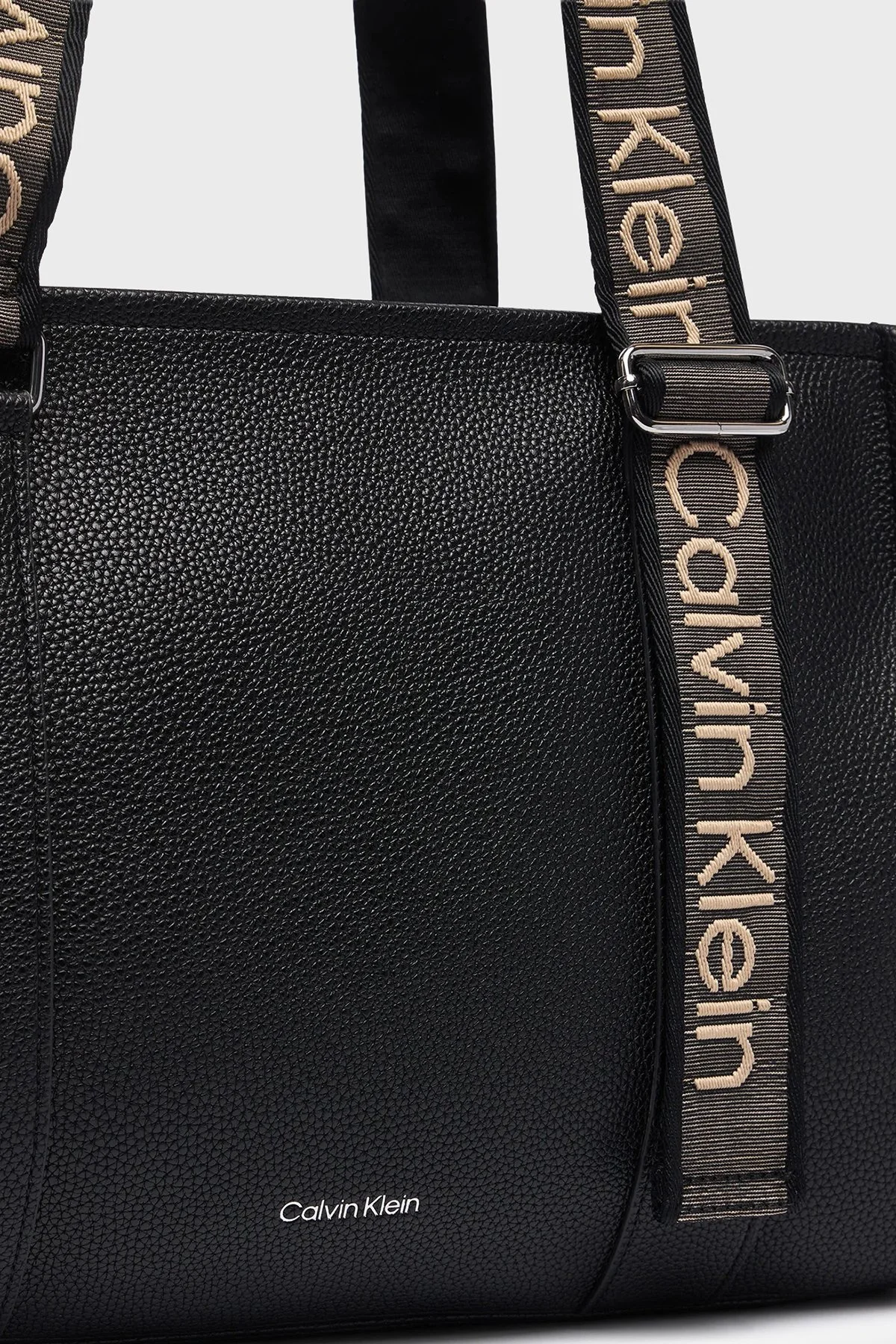Calvin Klein Logolu Ayarlanabilir Askılı LV04F3644GUB1 Kadın Çanta LV04F3644G UB1 Siyah - 4