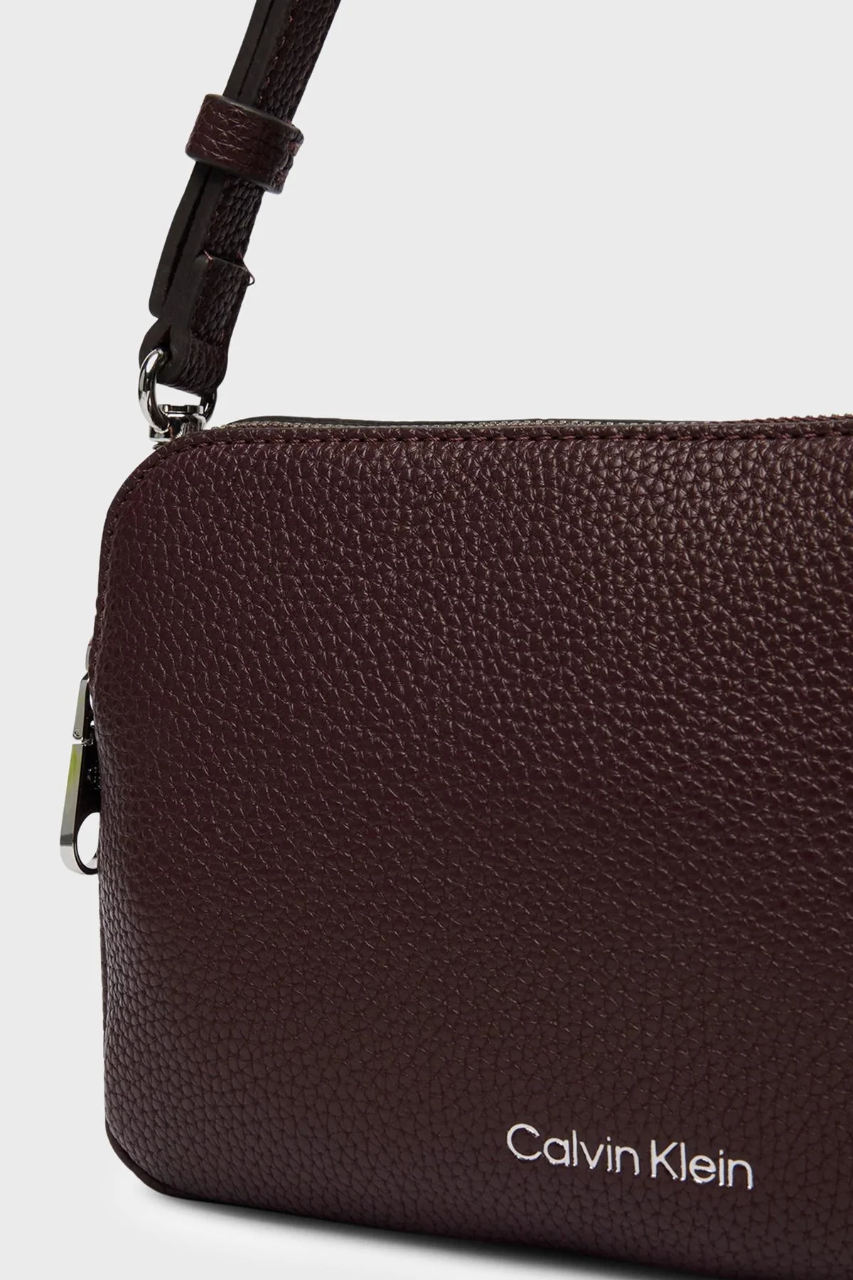 Calvin Klein Logolu Ayarlanabilir Askılı LV04F3656GBAP Kadın Çanta LV04F3656G BAP Bordo - 6