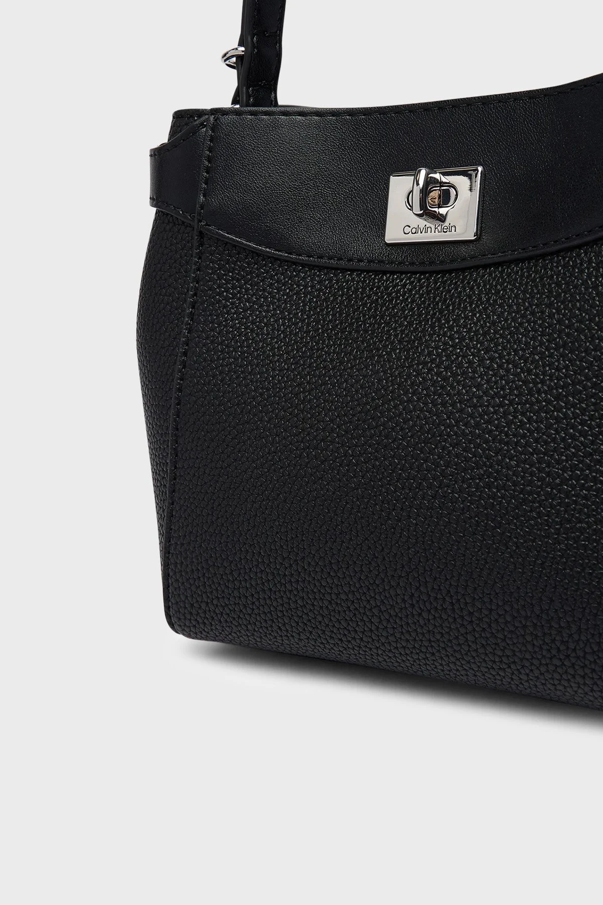 Calvin Klein Logolu Ayarlanabilir Askılı LV04F3885GUB1 Kadın Çanta LV04F3885G UB1 Siyah - 6