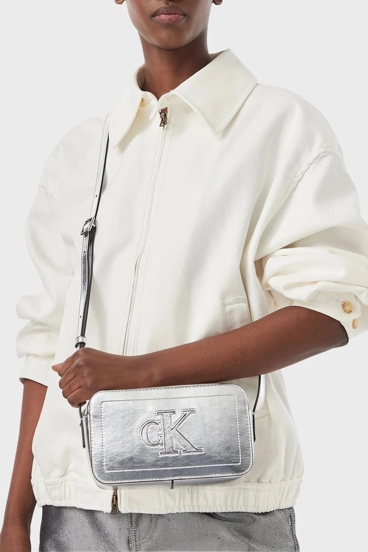 Calvin Klein Logolu Ayarlanabilir Askılı LV04F3896G3JH Kadın Çanta LV04F3896G 3JH Gümüş - 2