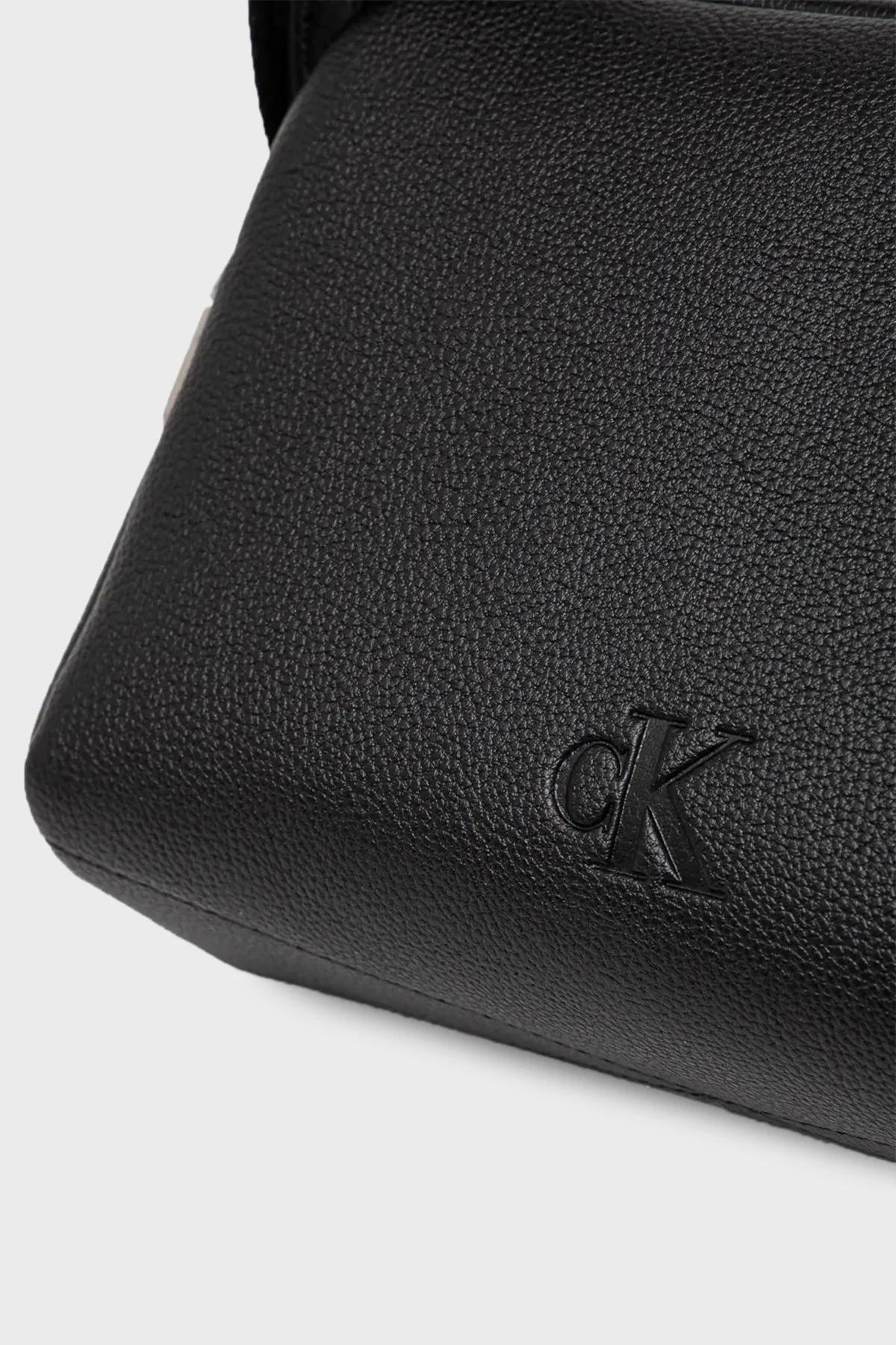 US Calvin Klein Logolu Ayarlanabilir Askılı LV04K3124GUB1 Bayan Çanta LV04K3124G UB1 SİYAH - 7