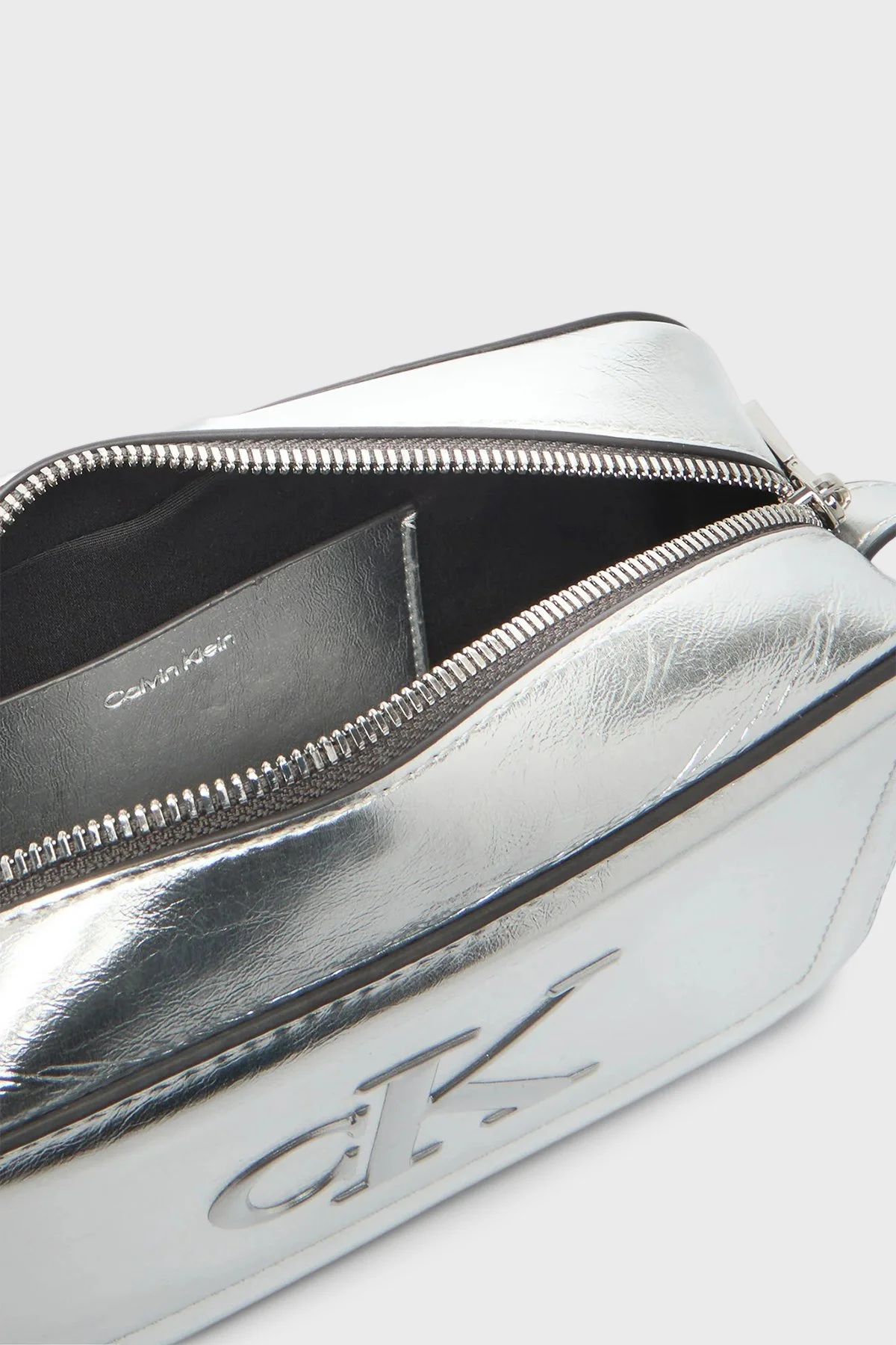 Calvin Klein Logolu Ayarlanabilir Askılı Parlak LV04F3331G3JH Bayan Çanta LV04F3331G 3JH GÜMÜŞ - 6