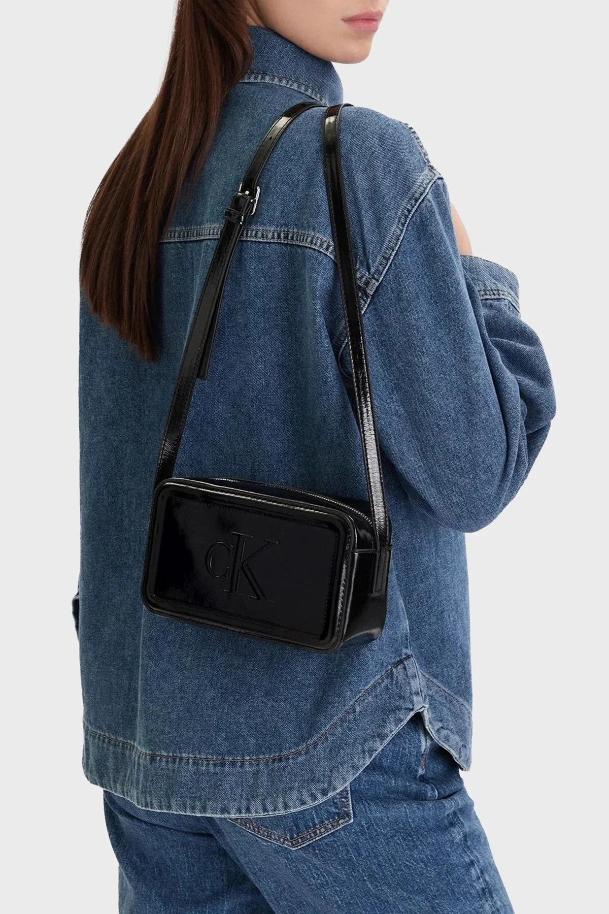 Calvin Klein Logolu Ayarlanabilir Askılı Parlak LV04F3331GUB1 Bayan Çanta LV04F3331G UB1 SİYAH - 2