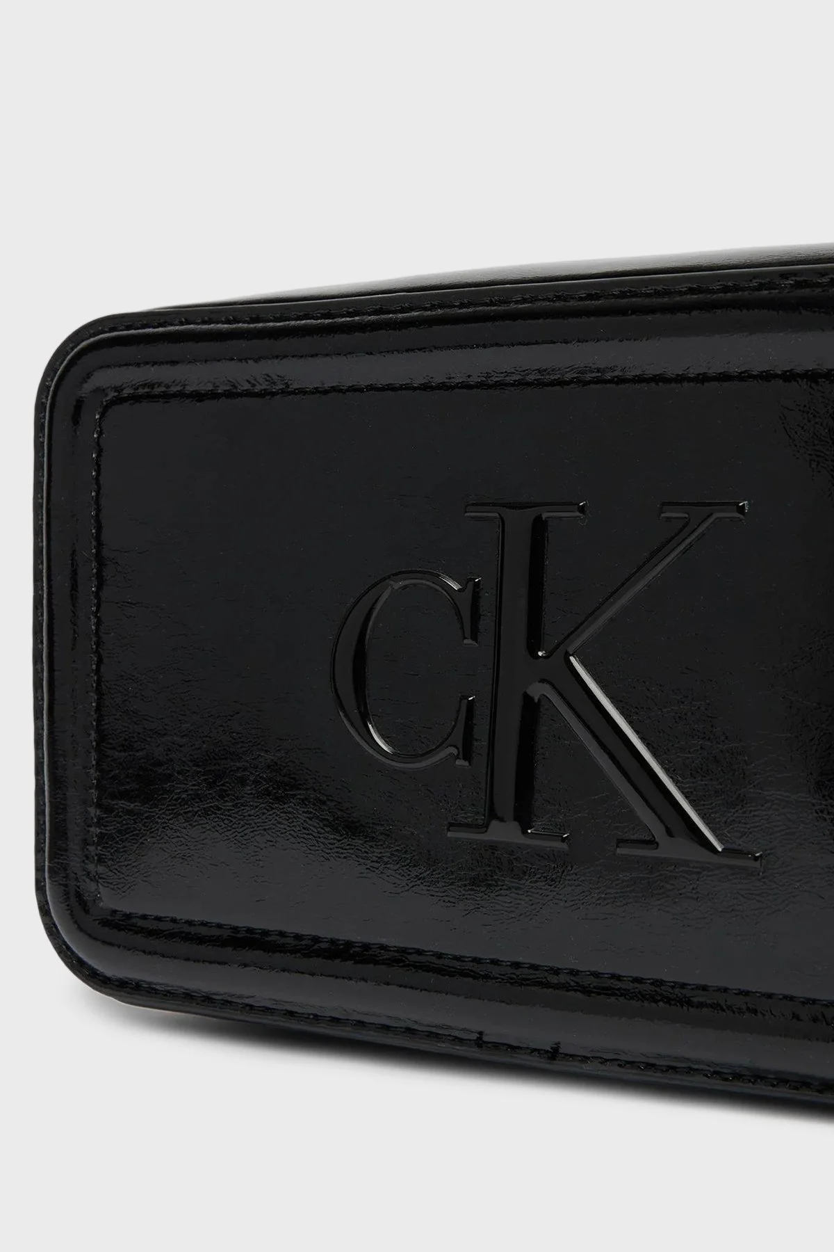 Calvin Klein Logolu Ayarlanabilir Askılı Parlak LV04F3331GUB1 Bayan Çanta LV04F3331G UB1 SİYAH - 5