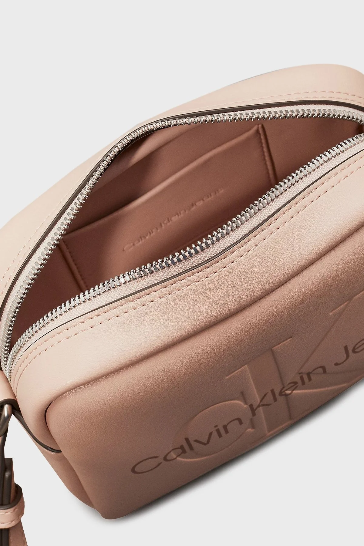 Calvin Klein Logolu Ayarlanabilir Çapraz Askılı K60K6122200JX Bayan Çanta K60K612220 0JX PUDRA - 12