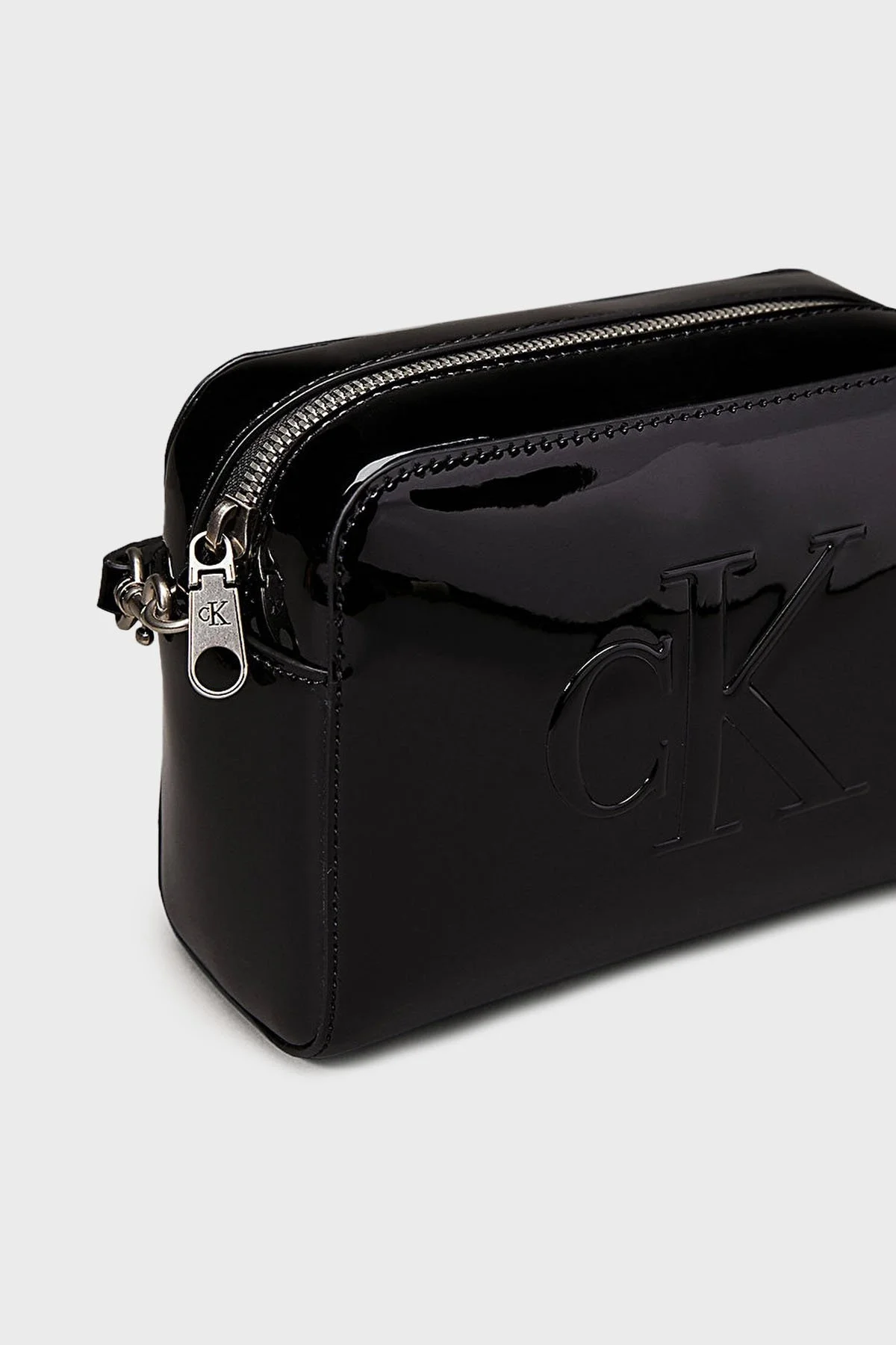 Calvin Klein Logolu Ayarlanabilir Çapraz Askılı Rugan K60K613054BEH Bayan Çanta K60K613054 BEH SİYAH - 6