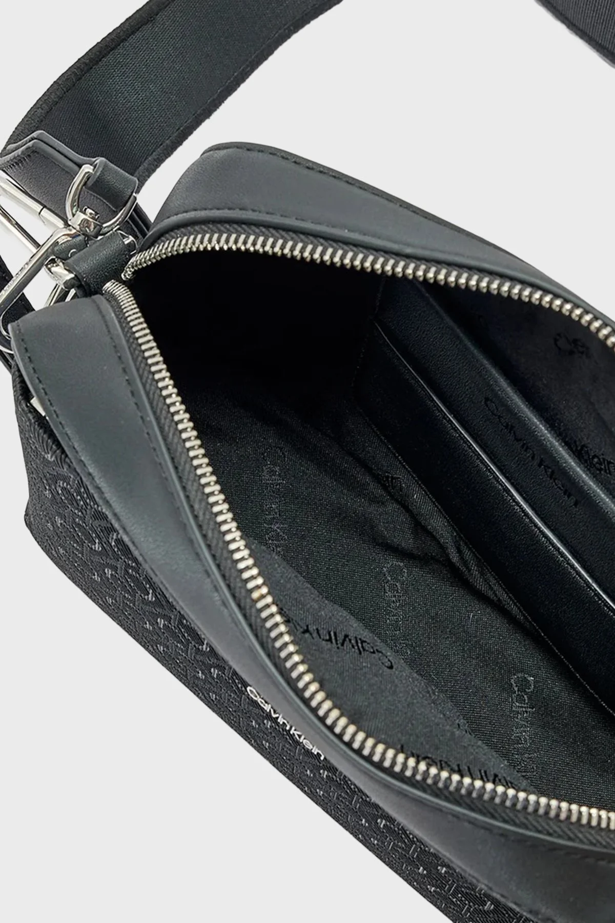 Calvin Klein Logolu Ayarlanabilir Çift Askılı K60K6128080GJ Bayan Çanta K60K612808 0GJ SİYAH - 7