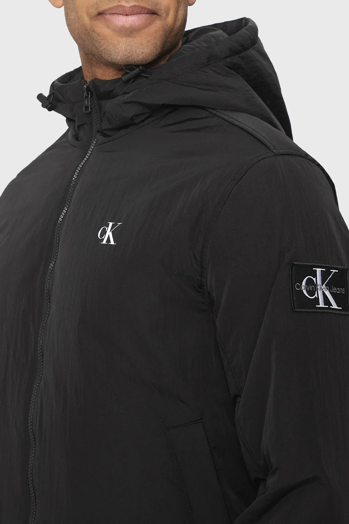 Calvin Klein Logolu Ayarlanabilir Kapüşonlu J30J325596BEH Erkek Mont J30J325596 BEH SİYAH - 5