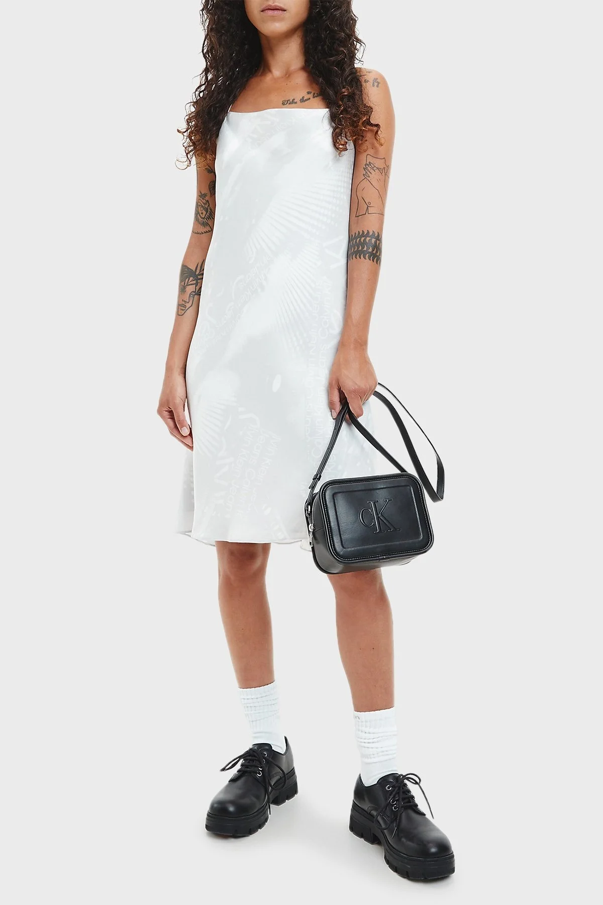 Calvin Klein Logolu Ayarlanabilir Omuz Askılı Bayan Çanta K60K610309 BDS SİYAH - 3
