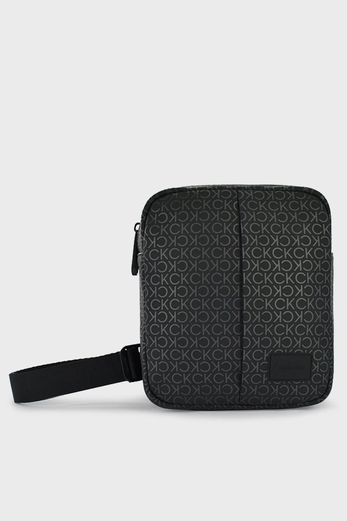 Calvin Klein Logolu Ayarlanabilir Omuz Askılı Erkek Çanta K50K509737 01K SİYAH - 1