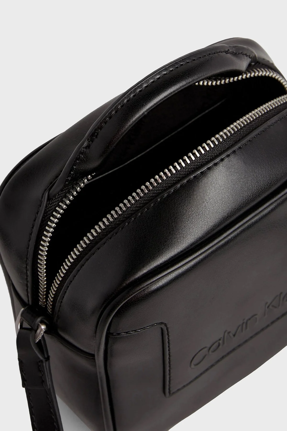 Calvin Klein Logolu Ayarlanabilir Omuz Askılı K60K611073BAX Bayan Çanta K60K611073 BAX SİYAH - 4