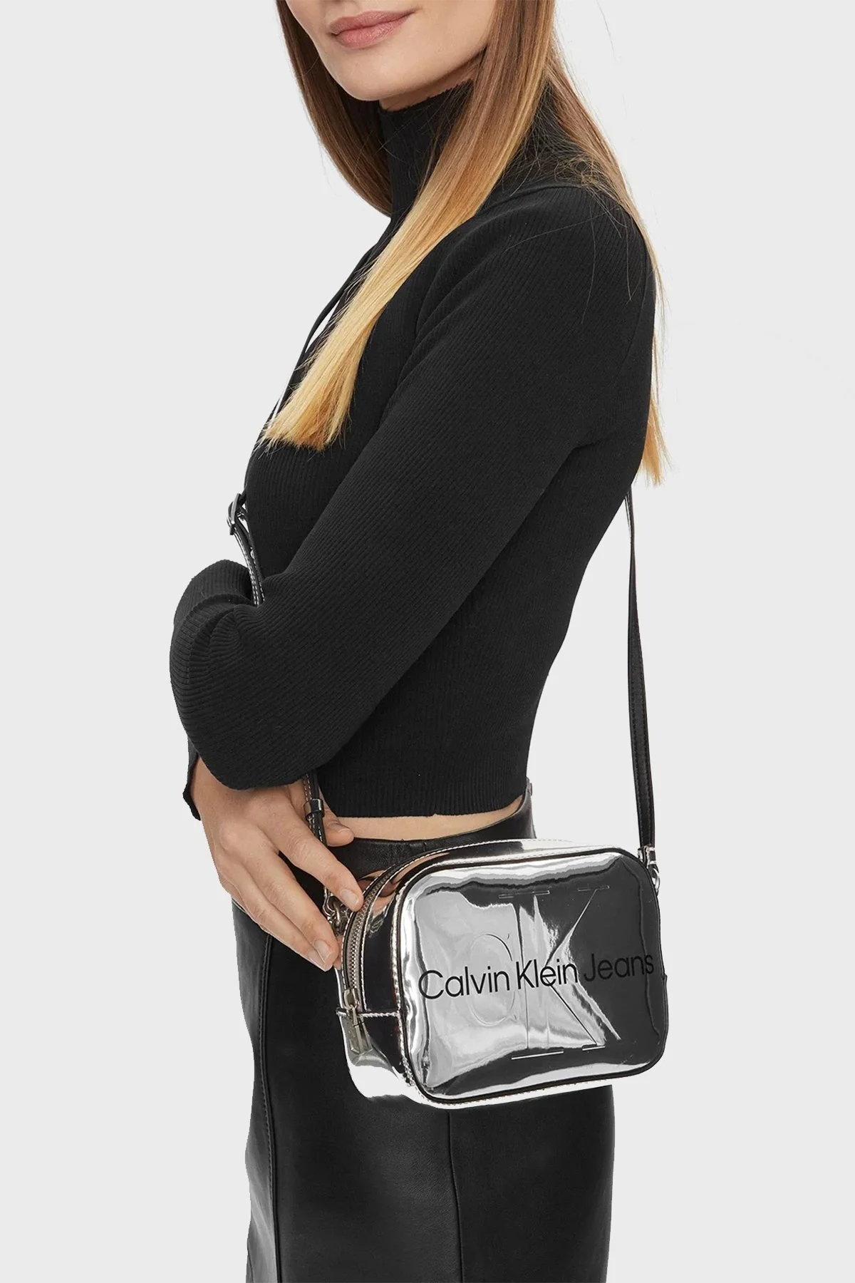 Calvin Klein Logolu Ayarlanabilir Omuz Askılı K60K6118580IM Bayan Çanta K60K611858 0IM GÜMÜŞ - 2