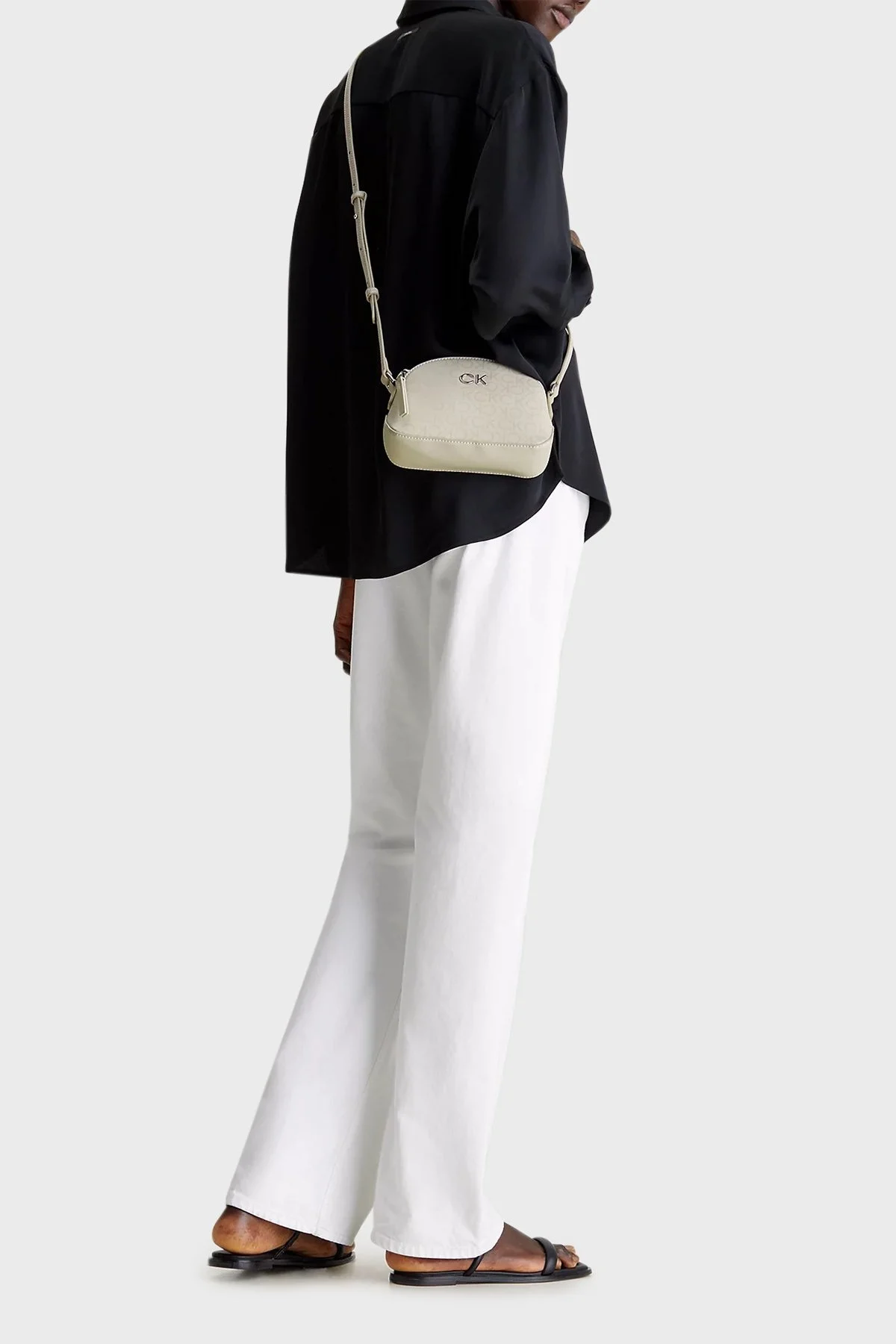 Calvin Klein Logolu Ayarlanabilir Omuz Askılı K60K611882PEA Bayan Çanta K60K611882 PEA BEJ - 2