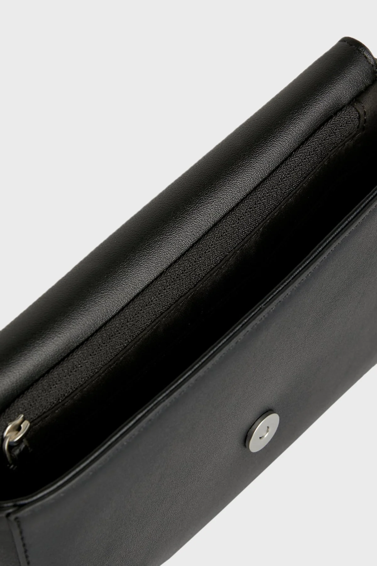 Calvin Klein Logolu Ayarlanabilir Omuz Askılı K60K6119650GX Bayan Çanta K60K611965 0GX SİYAH - 3