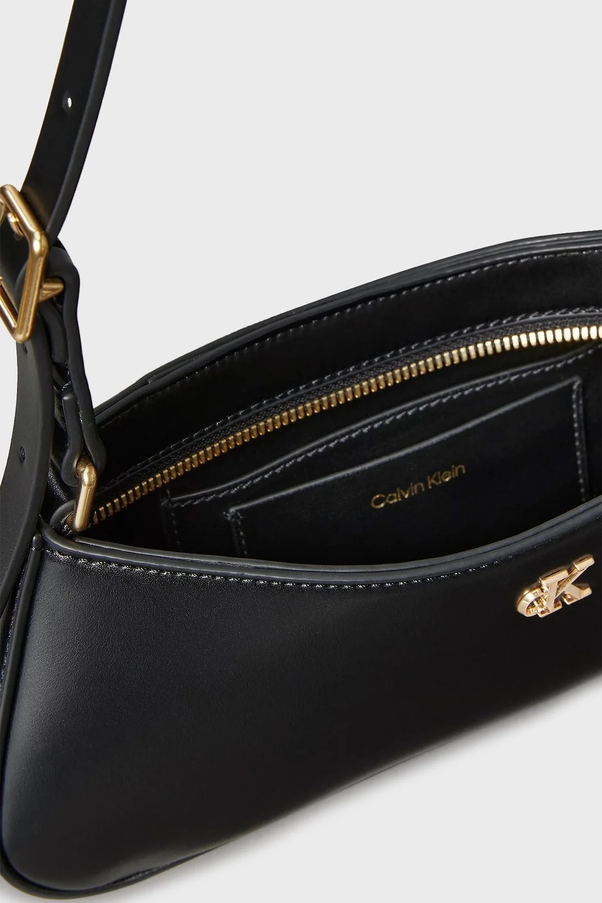 Calvin Klein Logolu Ayarlanabilir Omuz Askılı LV04F3170GYIH Bayan Çanta LV04F3170G YIH SİYAH - 5
