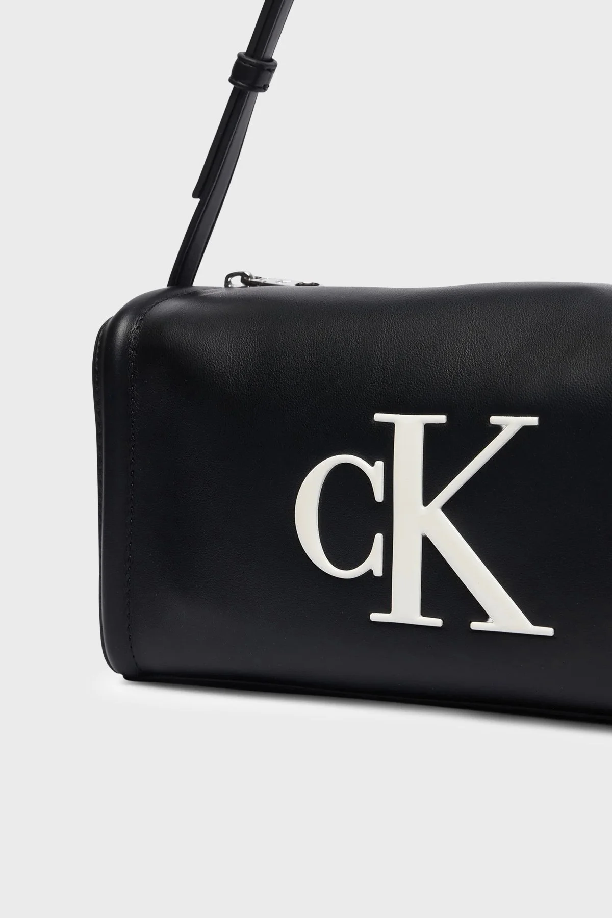 Calvin Klein Logolu Ayarlanabilir Omuz Askılı LV04F3894G3L2 Kadın Çanta LV04F3894G 3L2 Siyah - 4