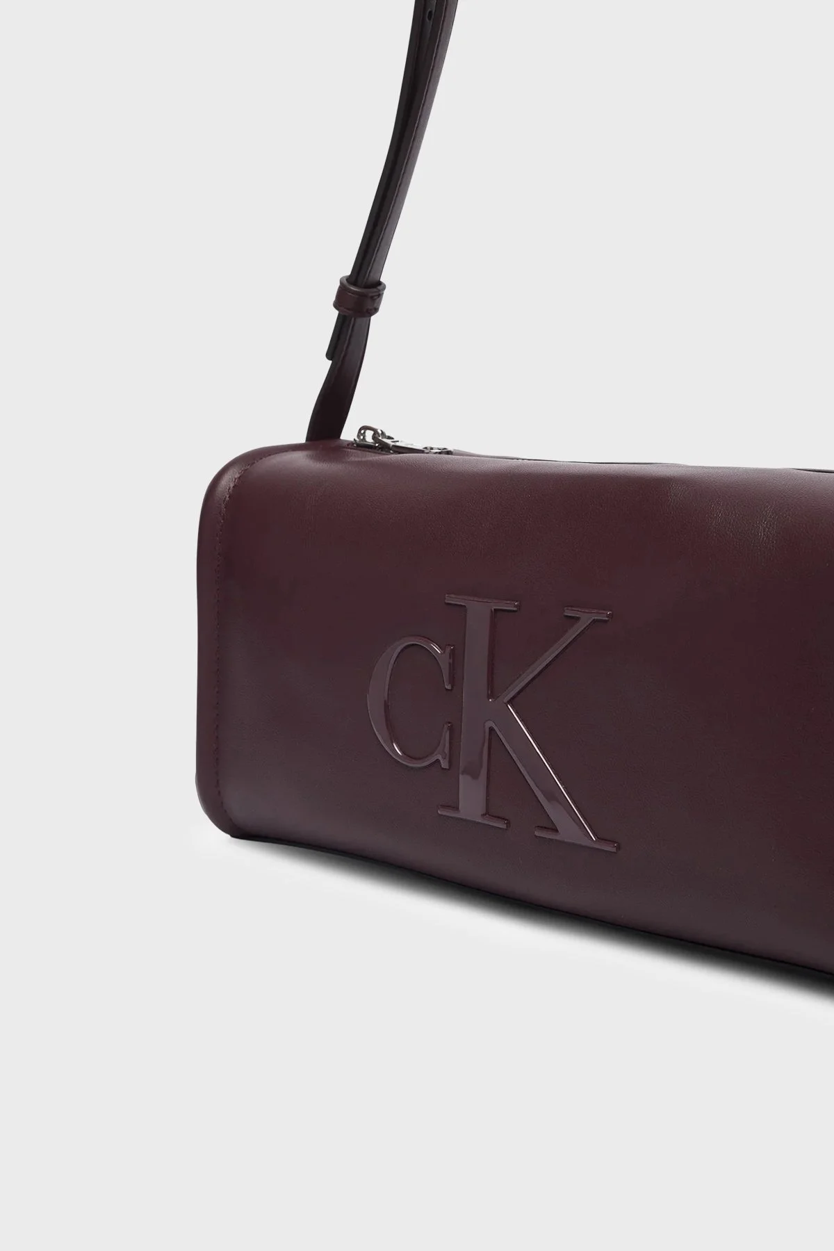 Calvin Klein Logolu Ayarlanabilir Omuz Askılı LV04F3894GBAP Kadın Çanta LV04F3894G BAP Bordo - 4