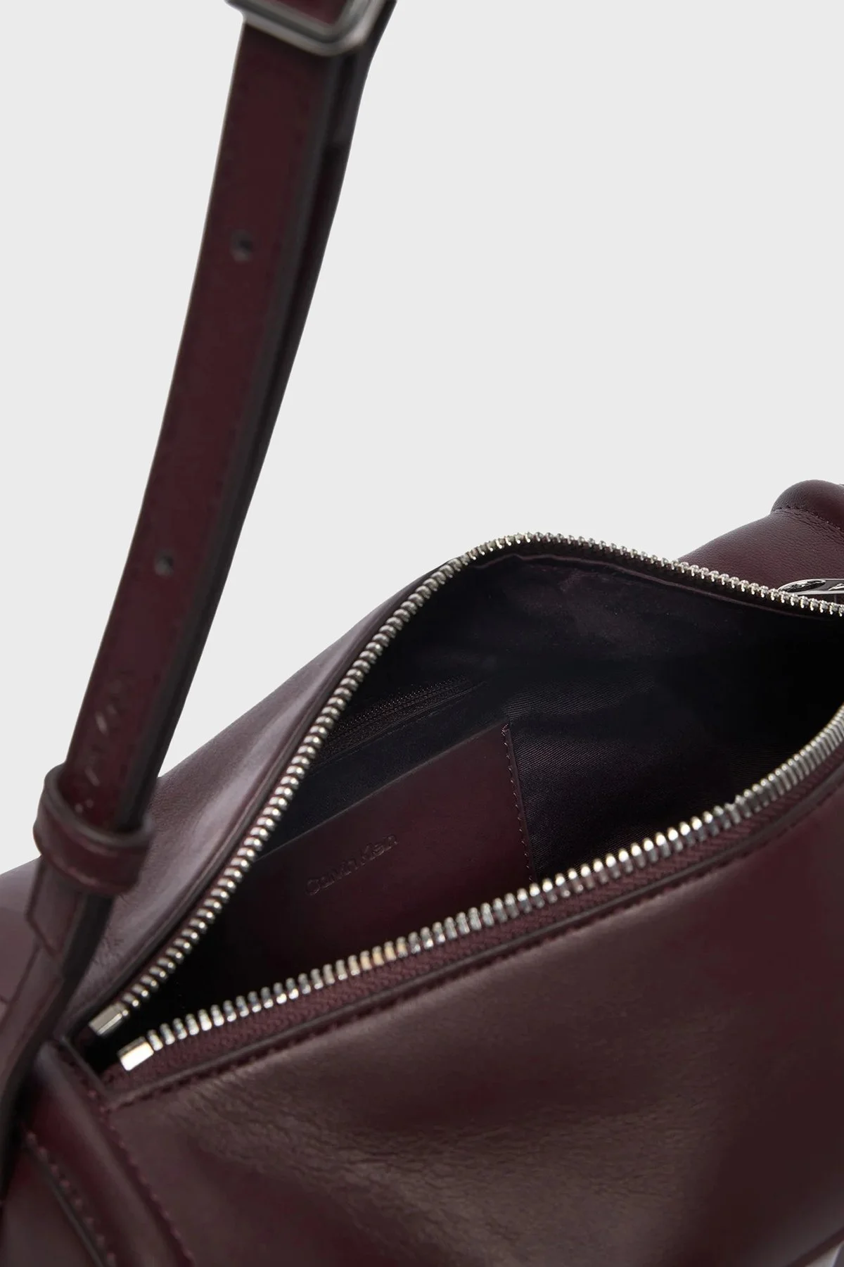 Calvin Klein Logolu Ayarlanabilir Omuz Askılı LV04F3894GBAP Kadın Çanta LV04F3894G BAP Bordo - 5