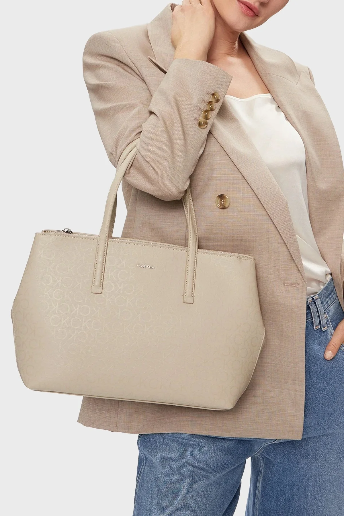 Calvin Klein Logolu Ayarlanabilir ve Çıkarılabilir Omuz Askılı K60K611758PEA Bayan Çanta K60K611758 PEA BEJ - 2
