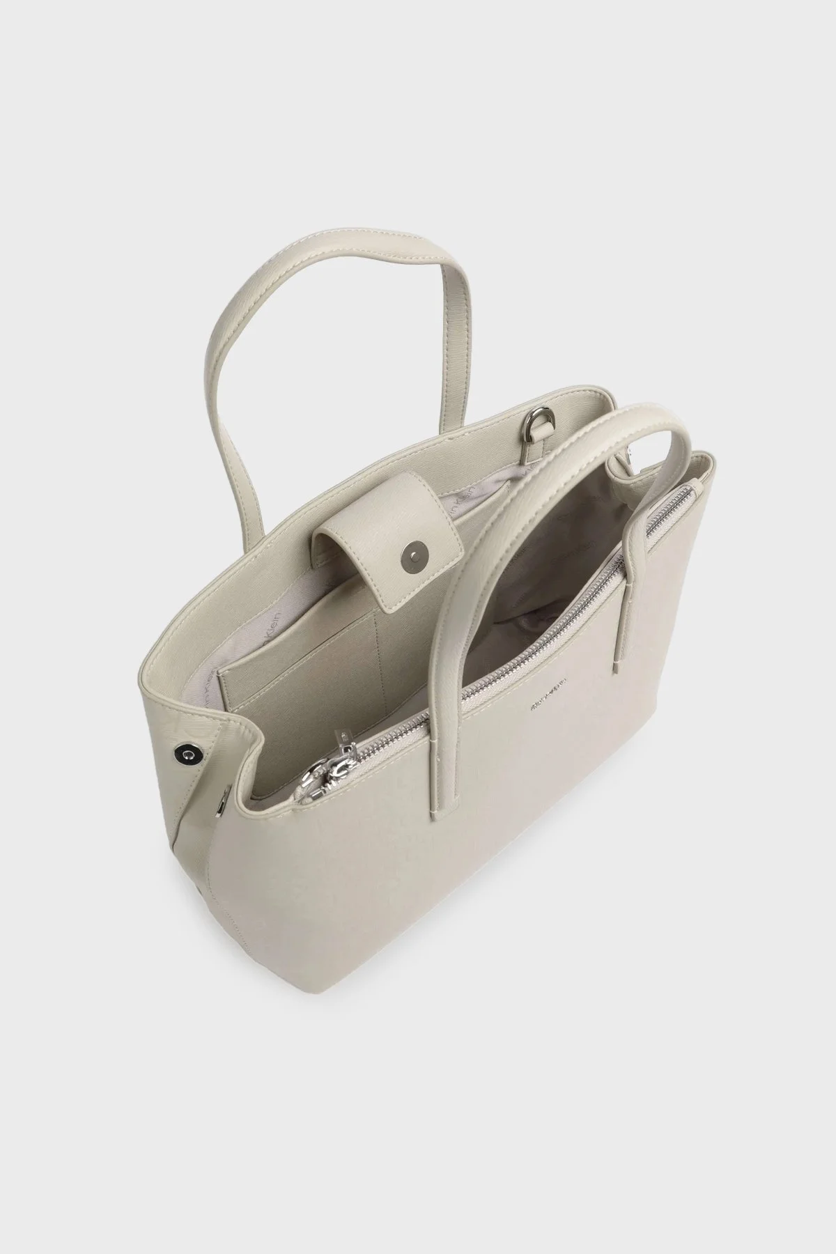 Calvin Klein Logolu Ayarlanabilir ve Çıkarılabilir Omuz Askılı K60K611758PEA Bayan Çanta K60K611758 PEA BEJ - 5