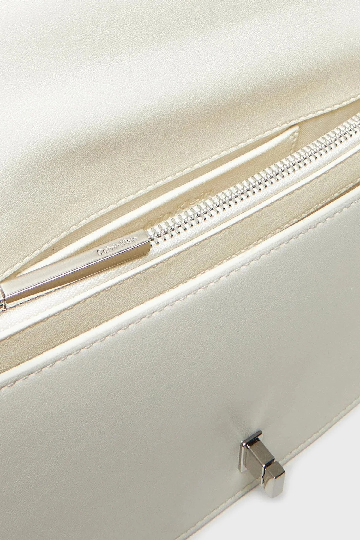 Calvin Klein Logolu Ayarlanabilir Zincir Askılı LV04F3103GFUP Bayan Çanta LV04F3103G FUP BEYAZ - 4