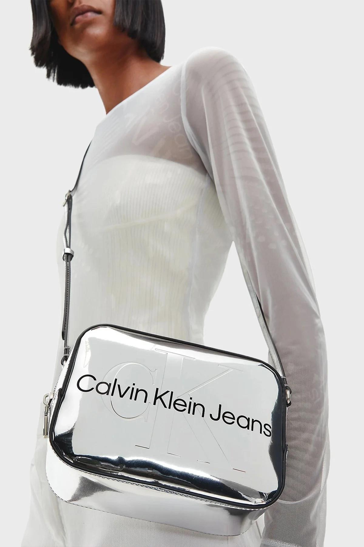 Calvin Klein Logolu Aynalı Ayarlanabilir Askılı Bayan Çanta K60K610396 01O SİYAH-GÜMÜŞ - 2