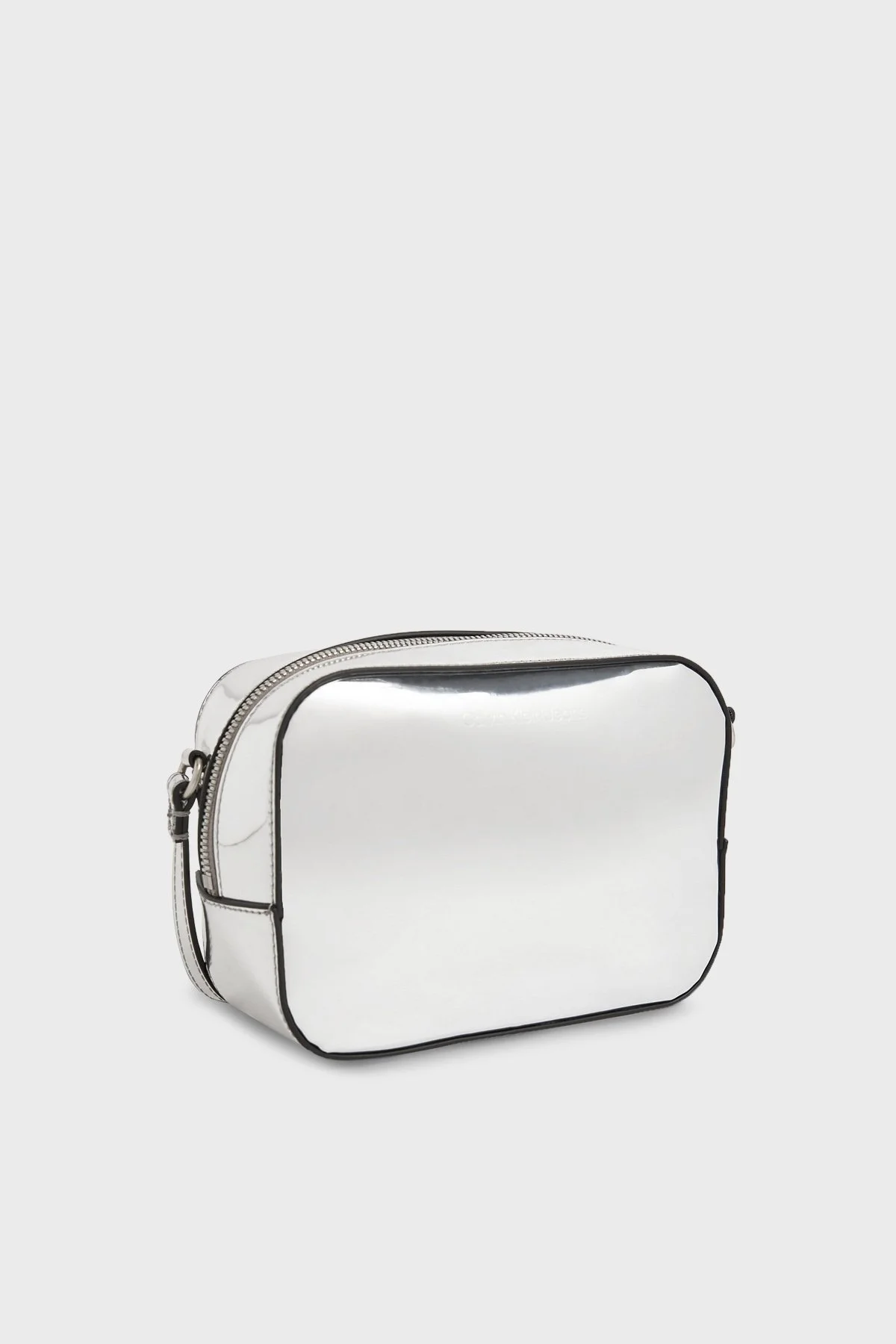 Calvin Klein Logolu Aynalı Ayarlanabilir Askılı Bayan Çanta K60K610396 01O SİYAH-GÜMÜŞ - 4