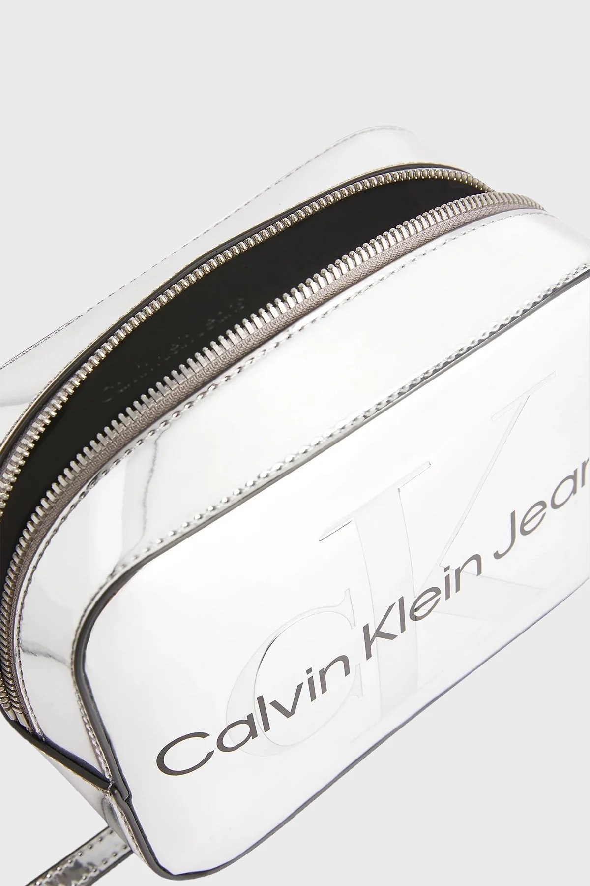 Calvin Klein Logolu Aynalı Ayarlanabilir Askılı Bayan Çanta K60K610396 01O SİYAH-GÜMÜŞ - 5