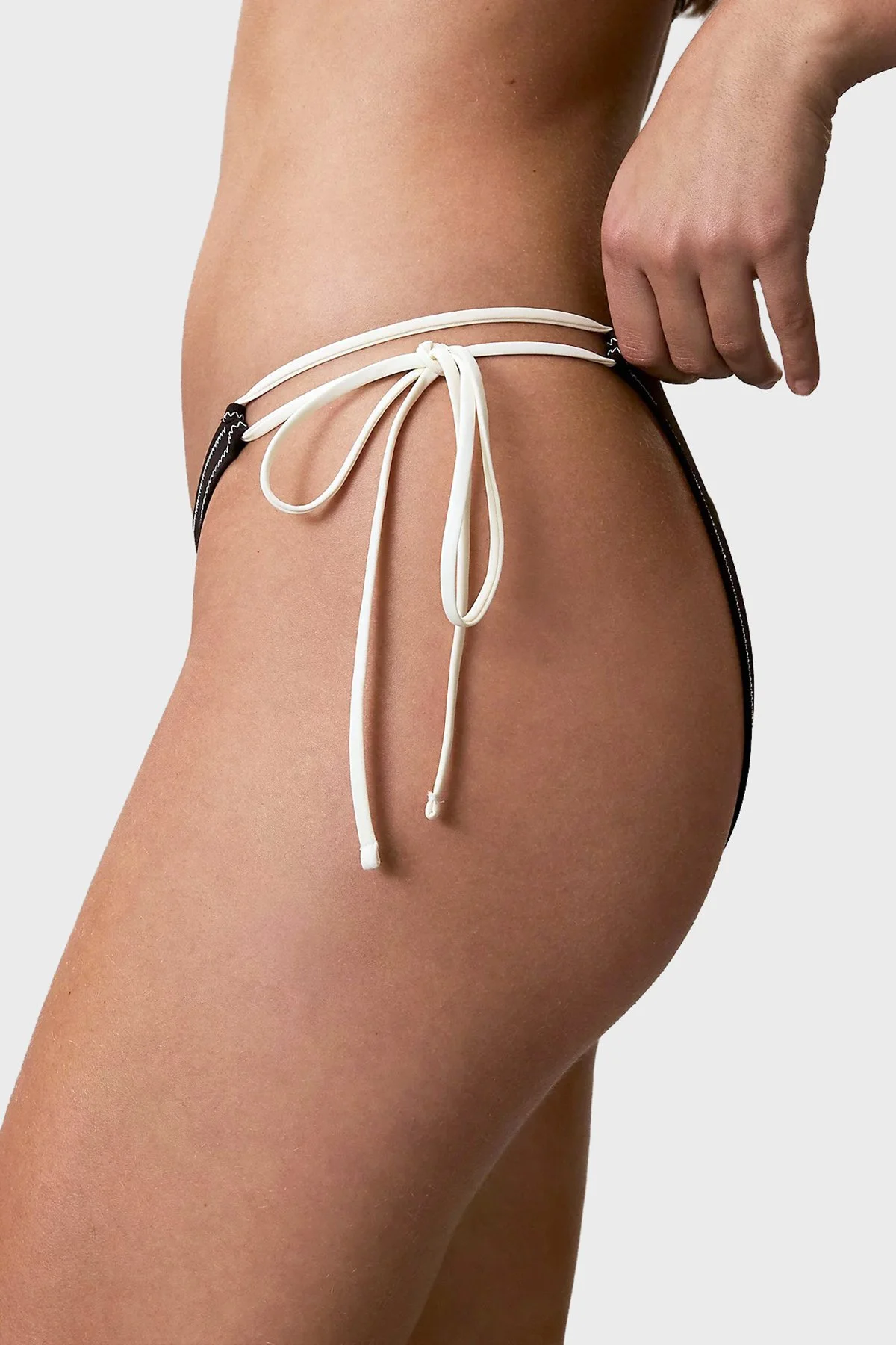 Calvin Klein Logolu Bağlama Detaylı LV00Q61215UB1 Bayan Bikini Altı LV00Q61215 UB1 SİYAH - 5